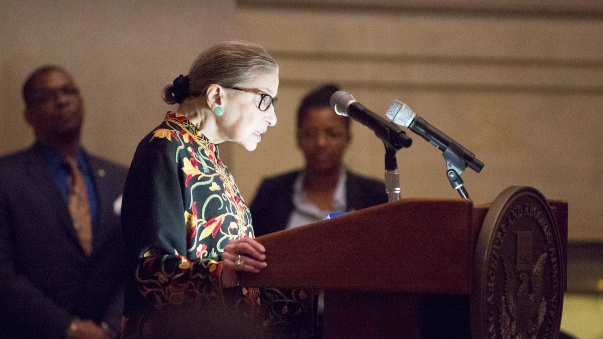File:Ginsburg speaks at naturalization ceremony 2018 (44580901170).jpg