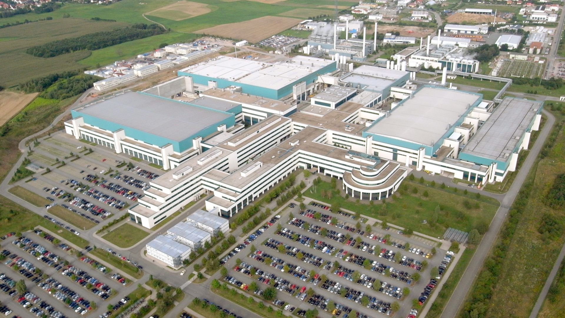 File:Aerial photograph of Globalfoundries Dresden.jpg