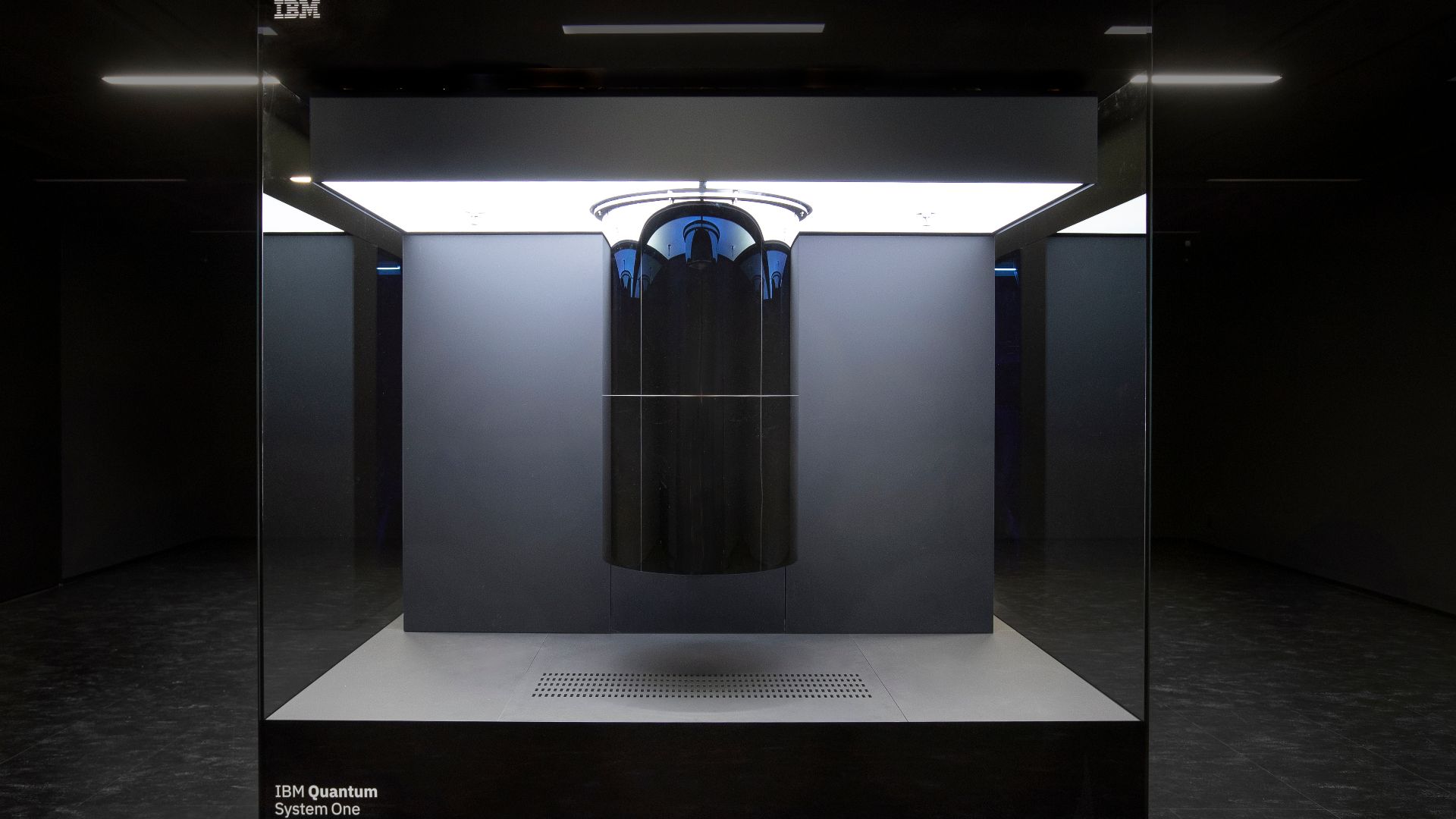 File:IBM Q system (Fraunhofer 2).jpg