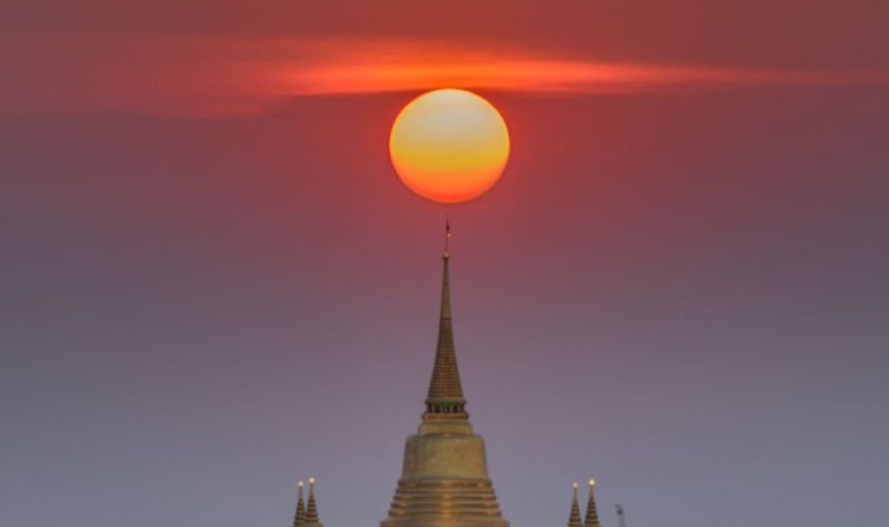 Wat Saket Ratcha Wora Maha Wihan is a Buddhist temple in Pom Prap Sattru Phai district