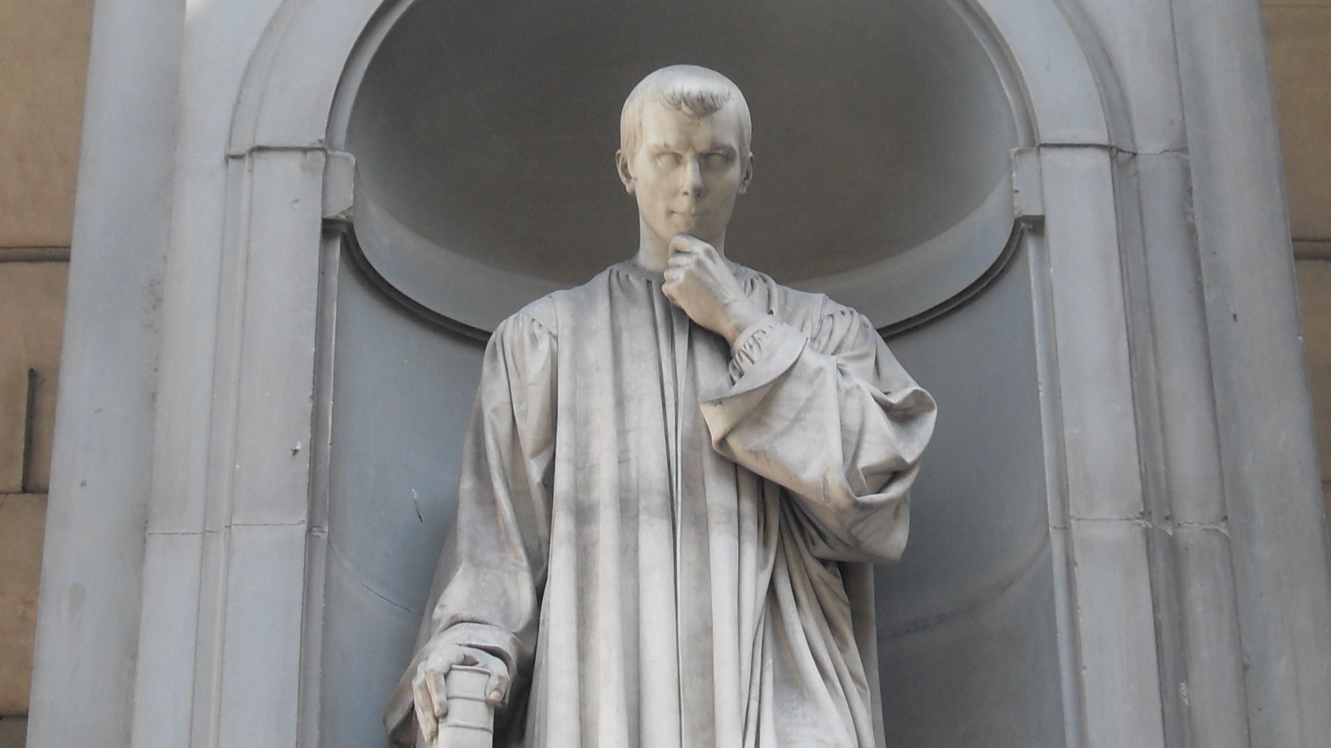 File:Machiavelli statue - panoramio.jpg