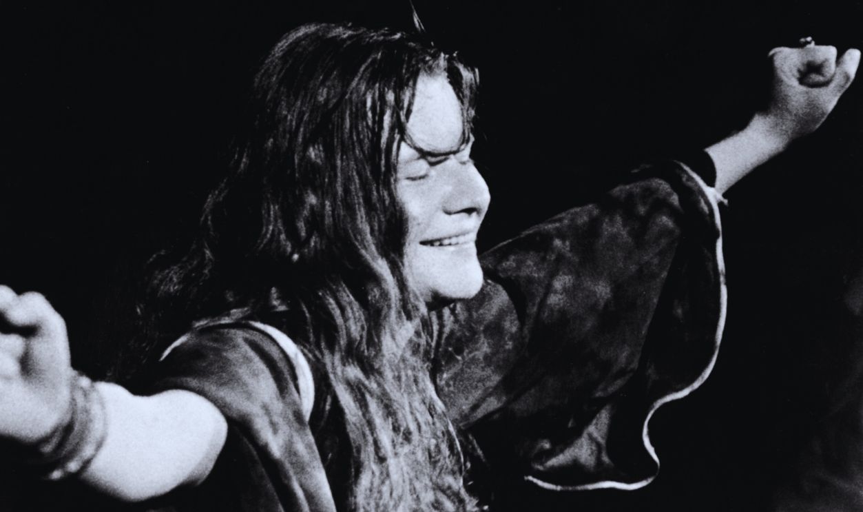 Gettyimages - 51239991, Janis Reaches Out Circa 1967, American singer Janis Joplin (1943 - 1970) closes her eyes and outstretches her arms during a performance, late 1960s.