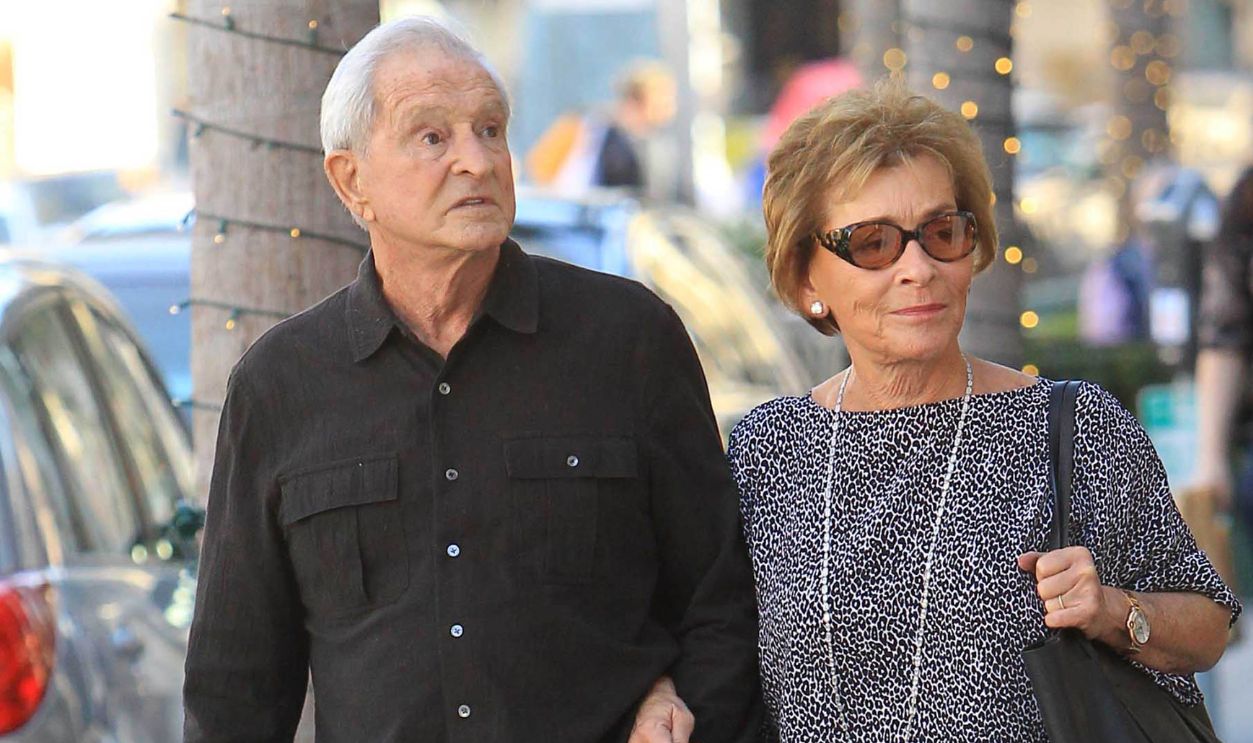  Judge Judy Sheindlin and her husband Jerry Sheindlin are seen on December 15, 2017 in Los Angeles, California. 