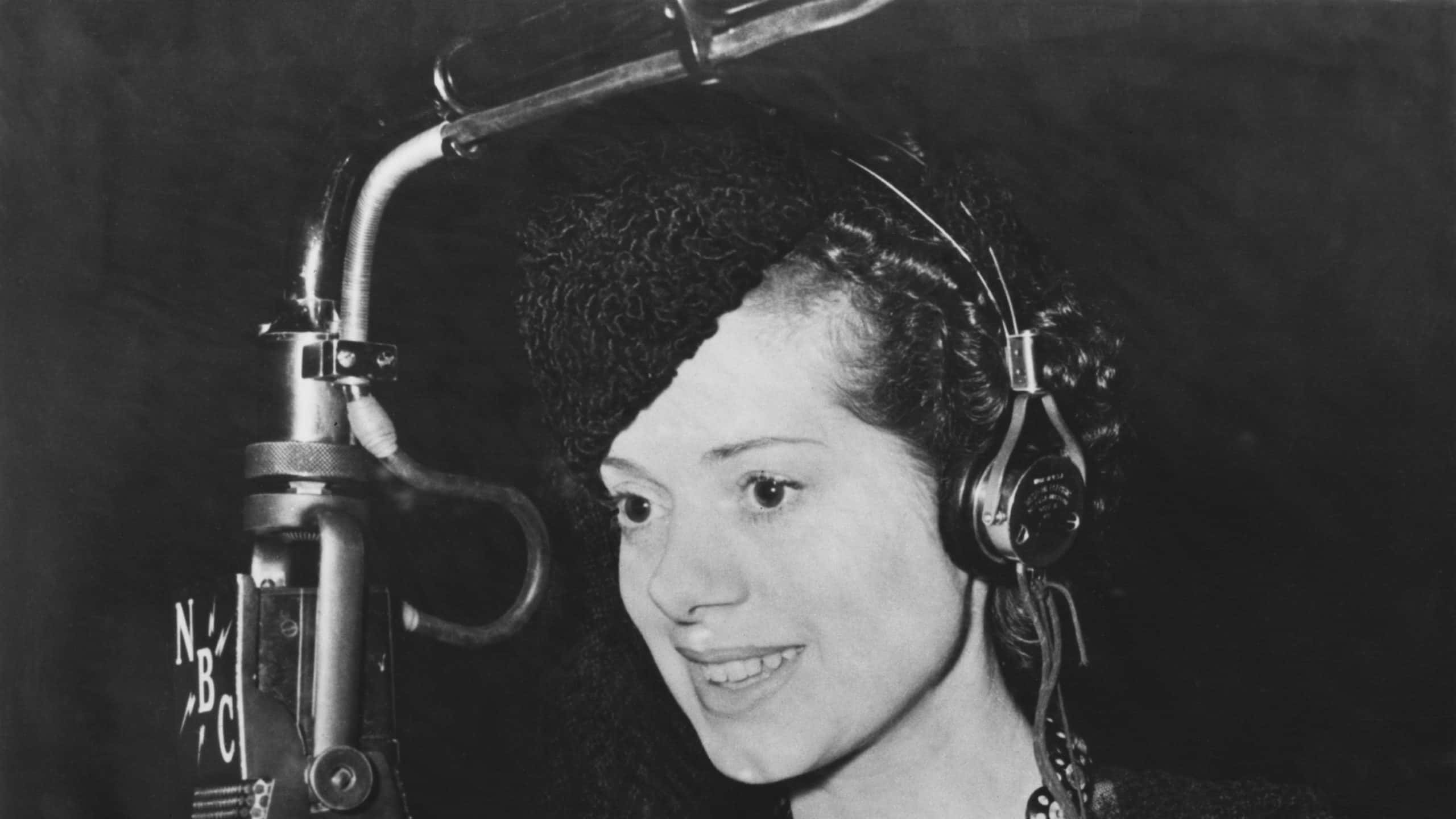 British actress Elsa Lanchester (1902 - 1986) in an NBC recording studio, circa 1945.