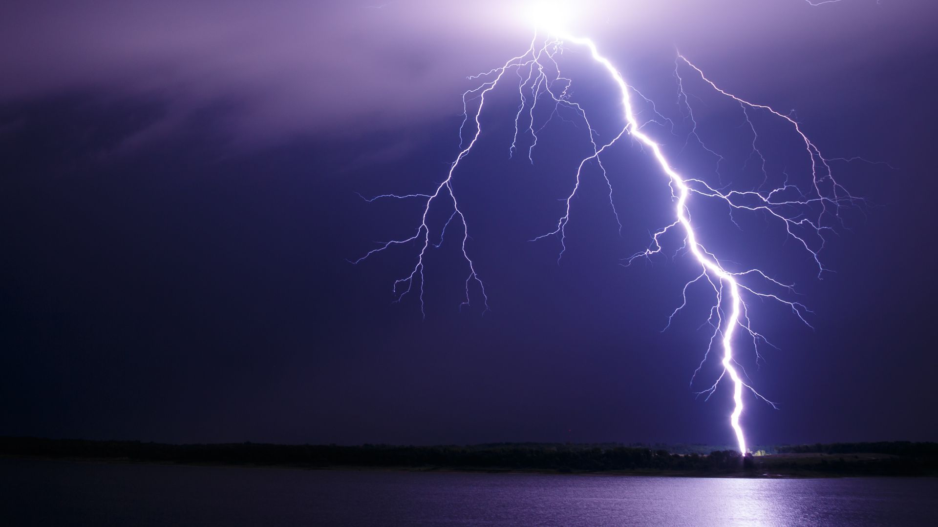 File:Lightning bolt, Johnston, Iowa (27661834650).jpg