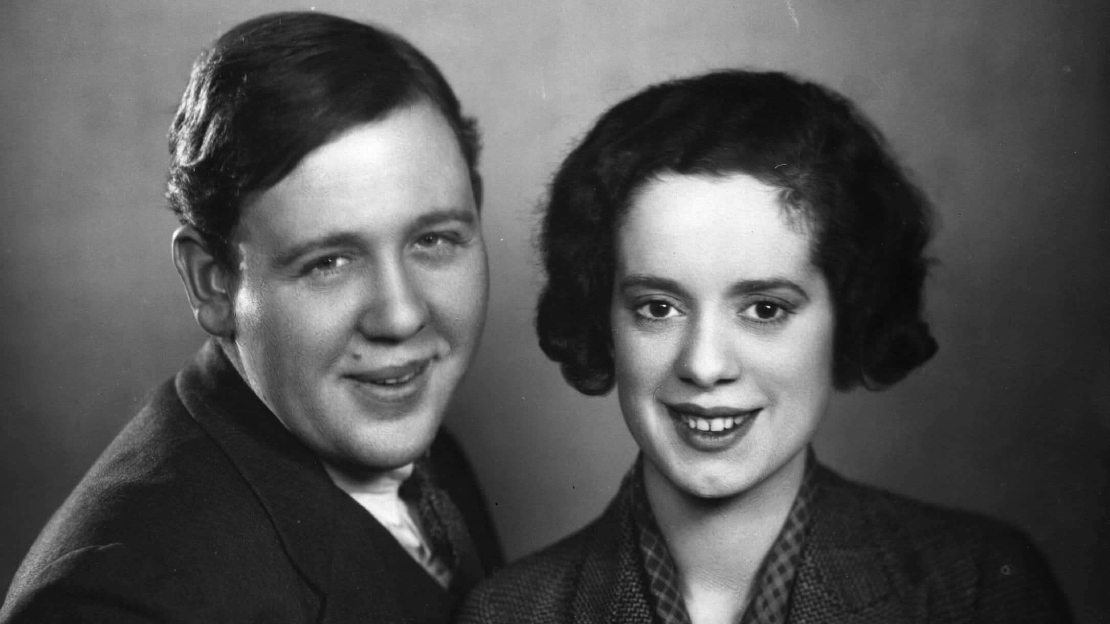 British film stars Charles Laughton (1899 - 1962) and his wife Elsa Lanchester (1902 - 1986), whom he married in 1929. Lanchester starred as Anne of Cleves opposite Laughton in 'The Private Life of Henry VIII (1933) and went with him to Hollywood in 1934. Sasha Collection 