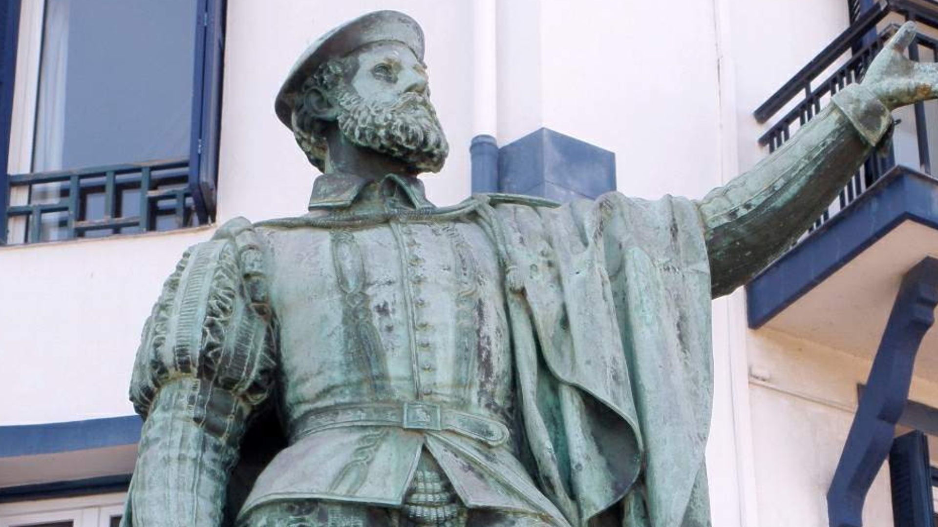 File:Getaria - Estatua de Juan Sebastián Elcano (Carlos Palao, 1861) 2.JPG