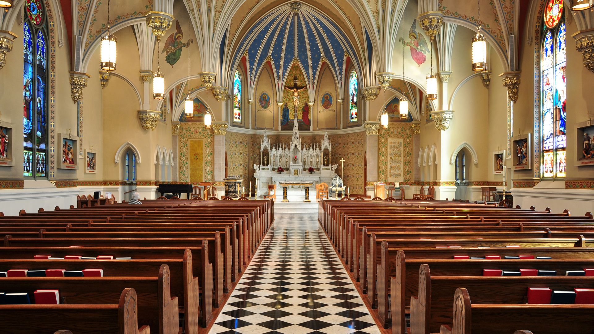 File:Interior of St Andrew's Catholic Church in Roanoke, Virginia.jpg