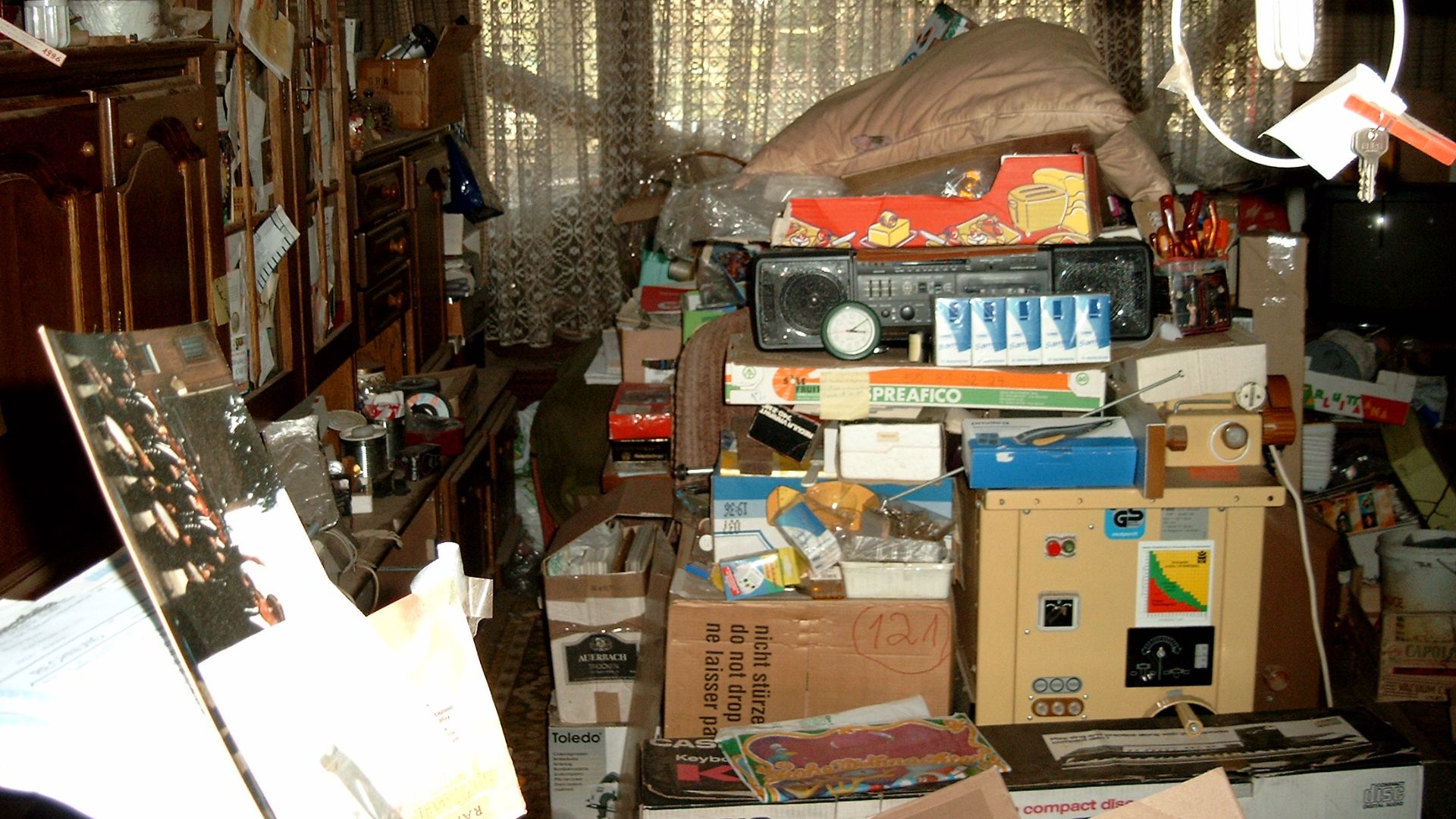File:Compulsive hoarding Apartment.jpg