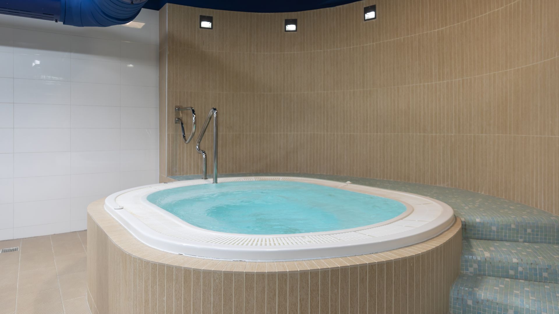 File:Silesian Stadium, Chorzow (DBR45829).jpg