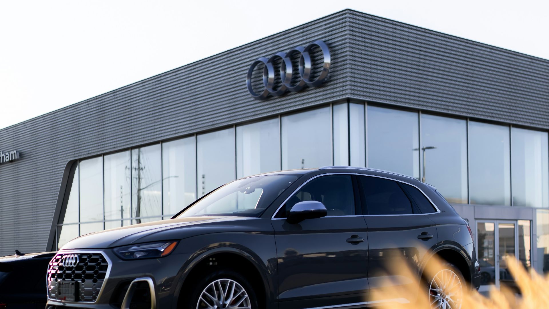 a car is parked in front of a building