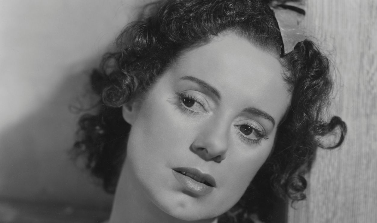 Elsa Lanchester plays the role of Bristol Isabel in the 1942 film Son of Fury: The Story of Benjamin Blake. 