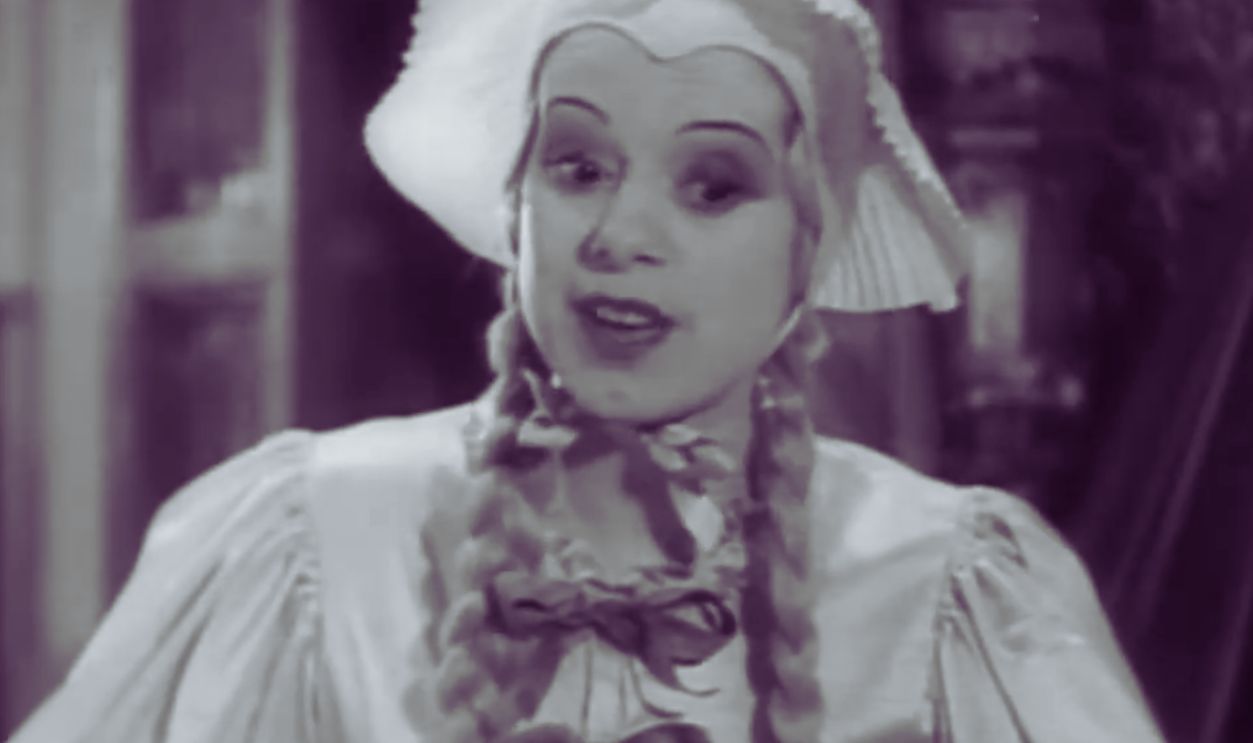 Screenshot from The Private Life of Henry VIII (1933)