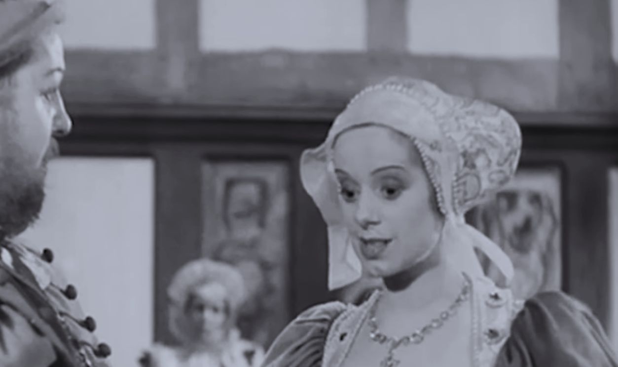 Screenshot from The Private Life of Henry VIII (1933)