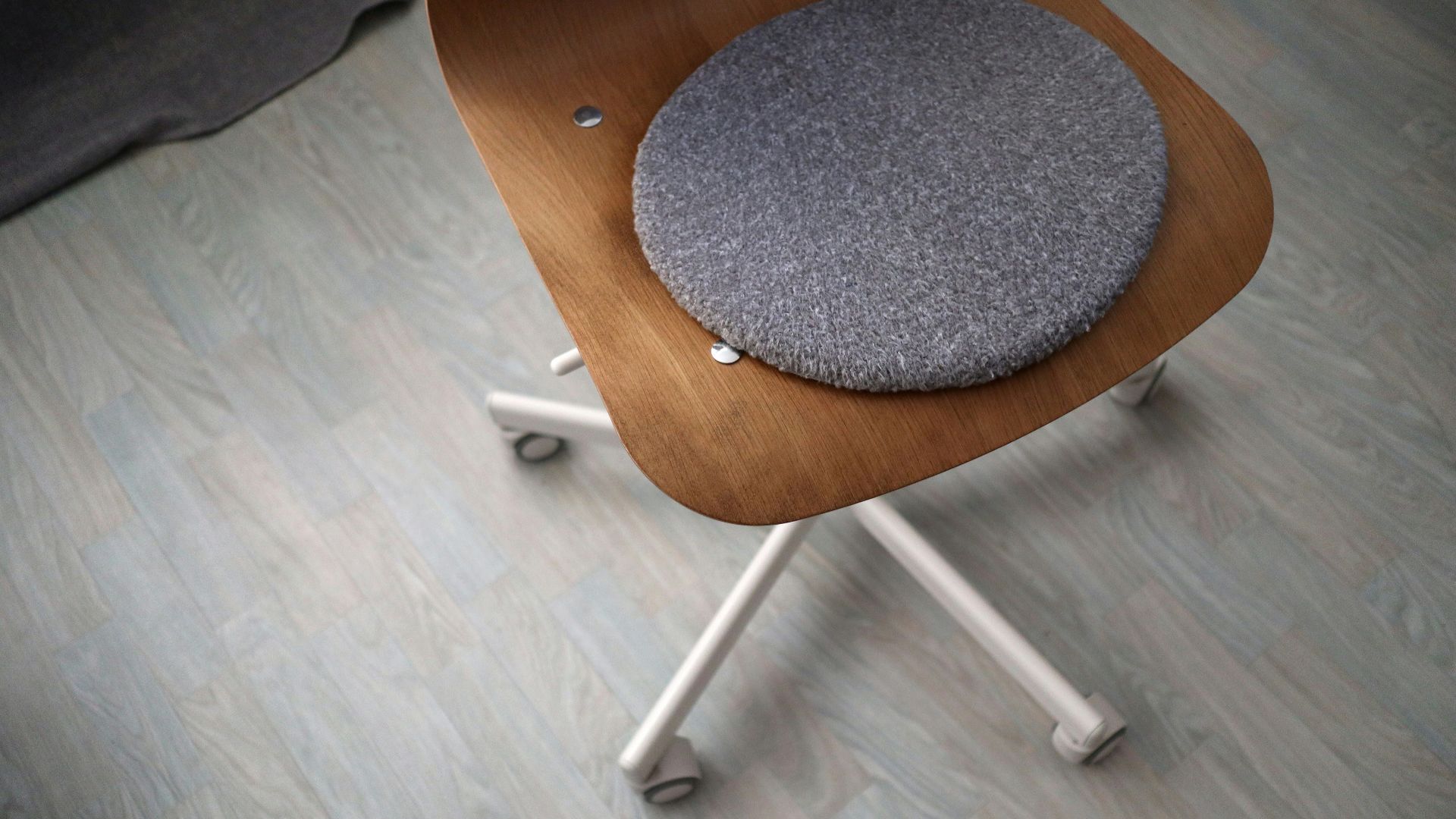 brown office rolling chair