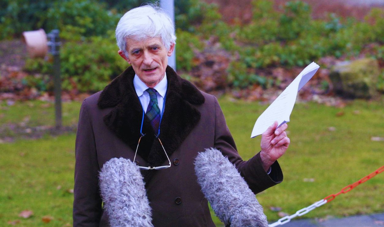 Gettyimages - 852941, Lockerbie Verdict 384985 02: Jim Swire, spokesman for the relatives of the British victims of the Pan Am Flight 103 bombing over Lockerbie, Scotland, holds a copy of the verdict in Zeist, The Netherlands, January 30, 2001.