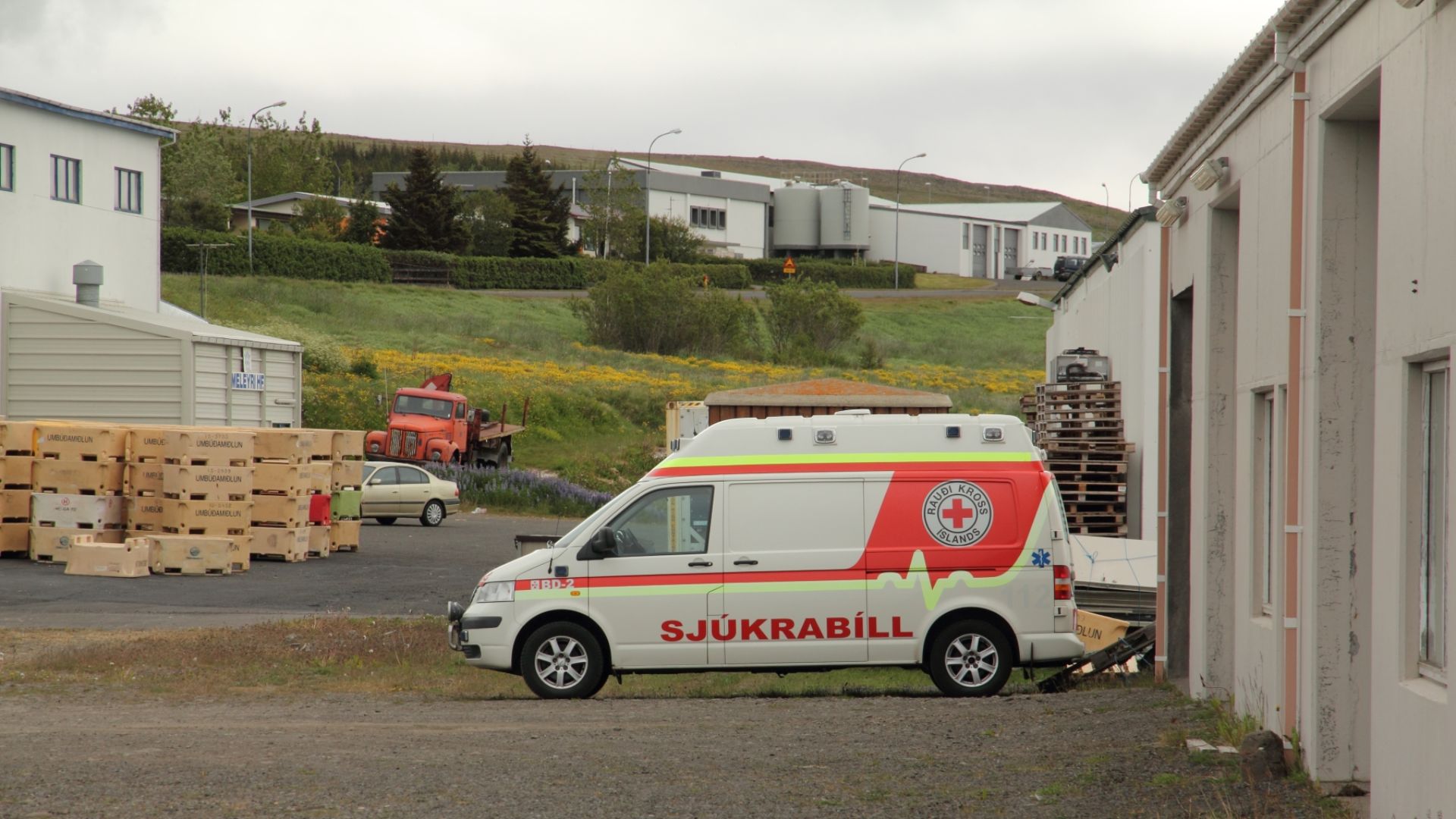 File:Icelandic Ambulance in Hvammstangi 2015.JPG