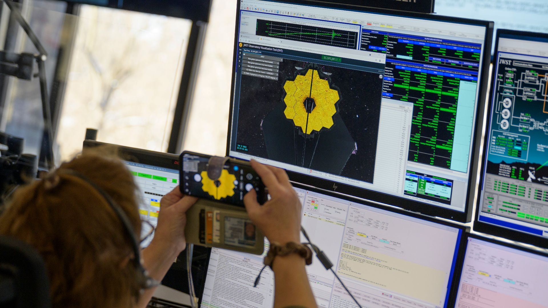 File:James Webb Space Telescope Second Primary Mirror Deployment (NHQ202201080005).jpg