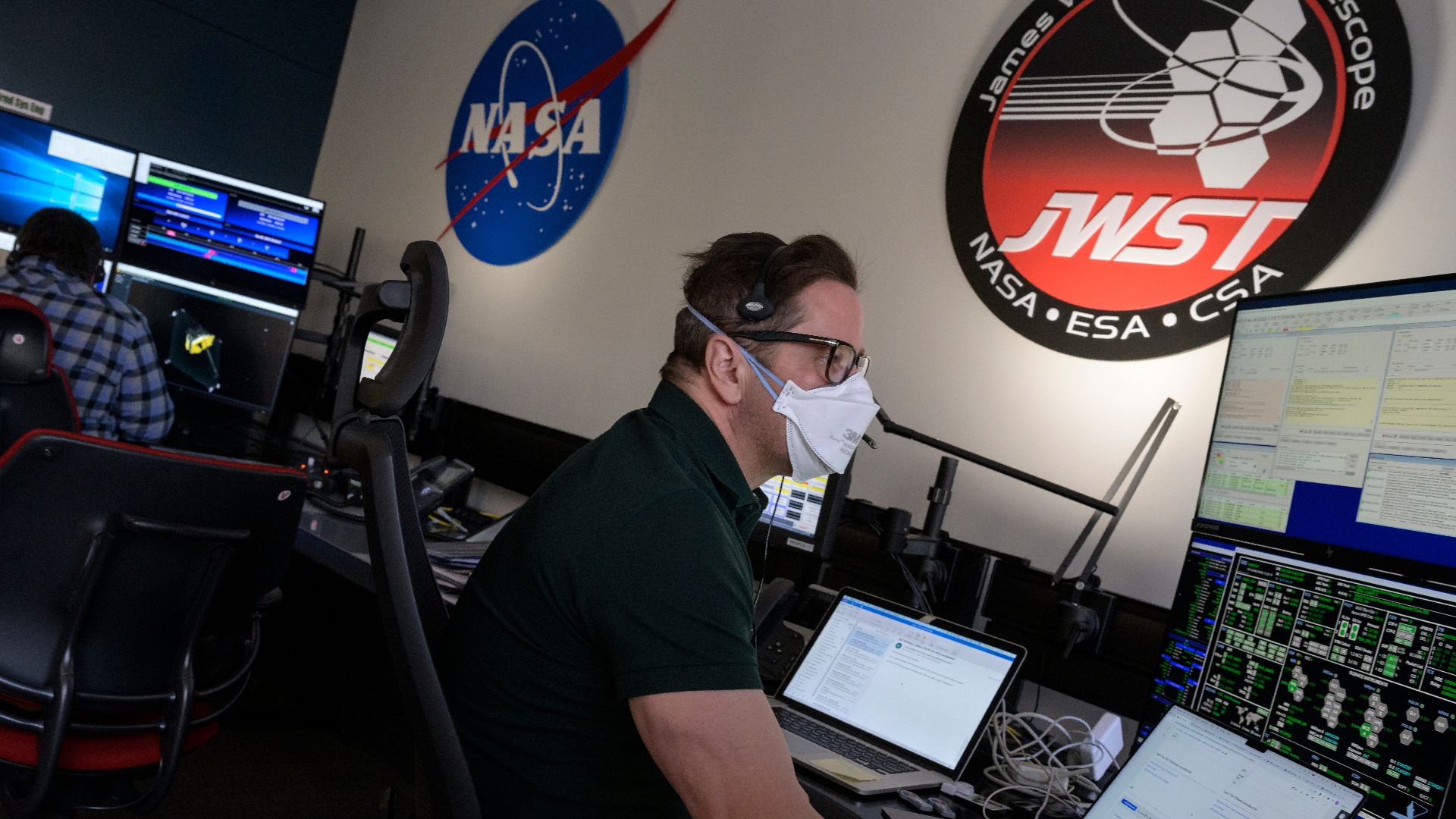 File:James Webb Space Telescope Second Primary Mirror Deployment (NHQ202201080010).jpg