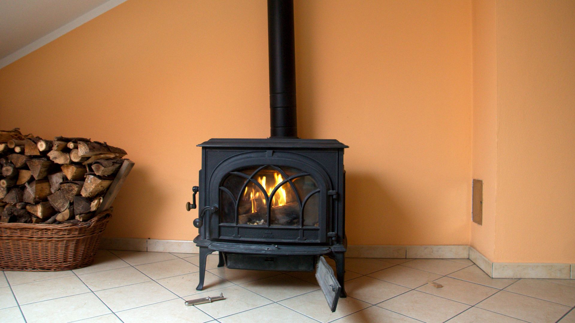 File:Good woodburning stove.jpg