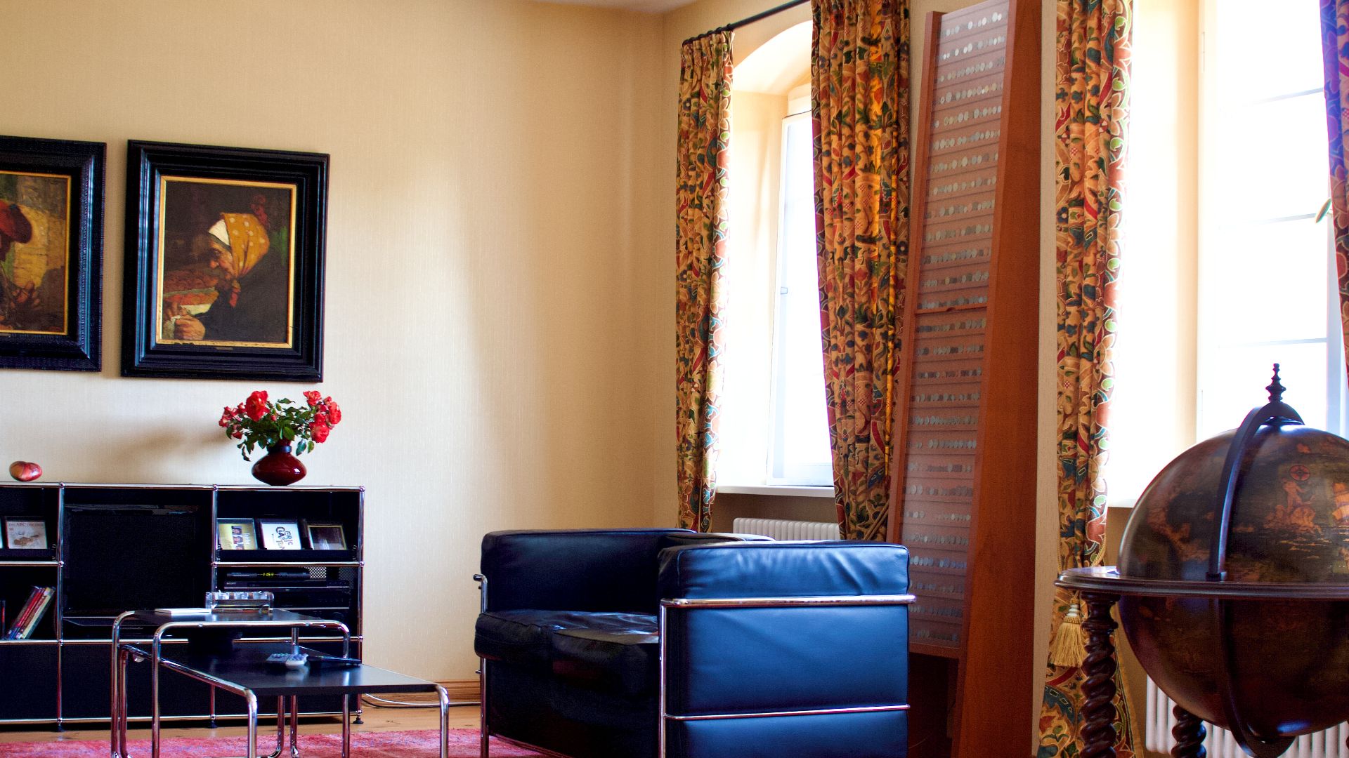 File:Lounge Library with Modern Classic Furniture.jpg