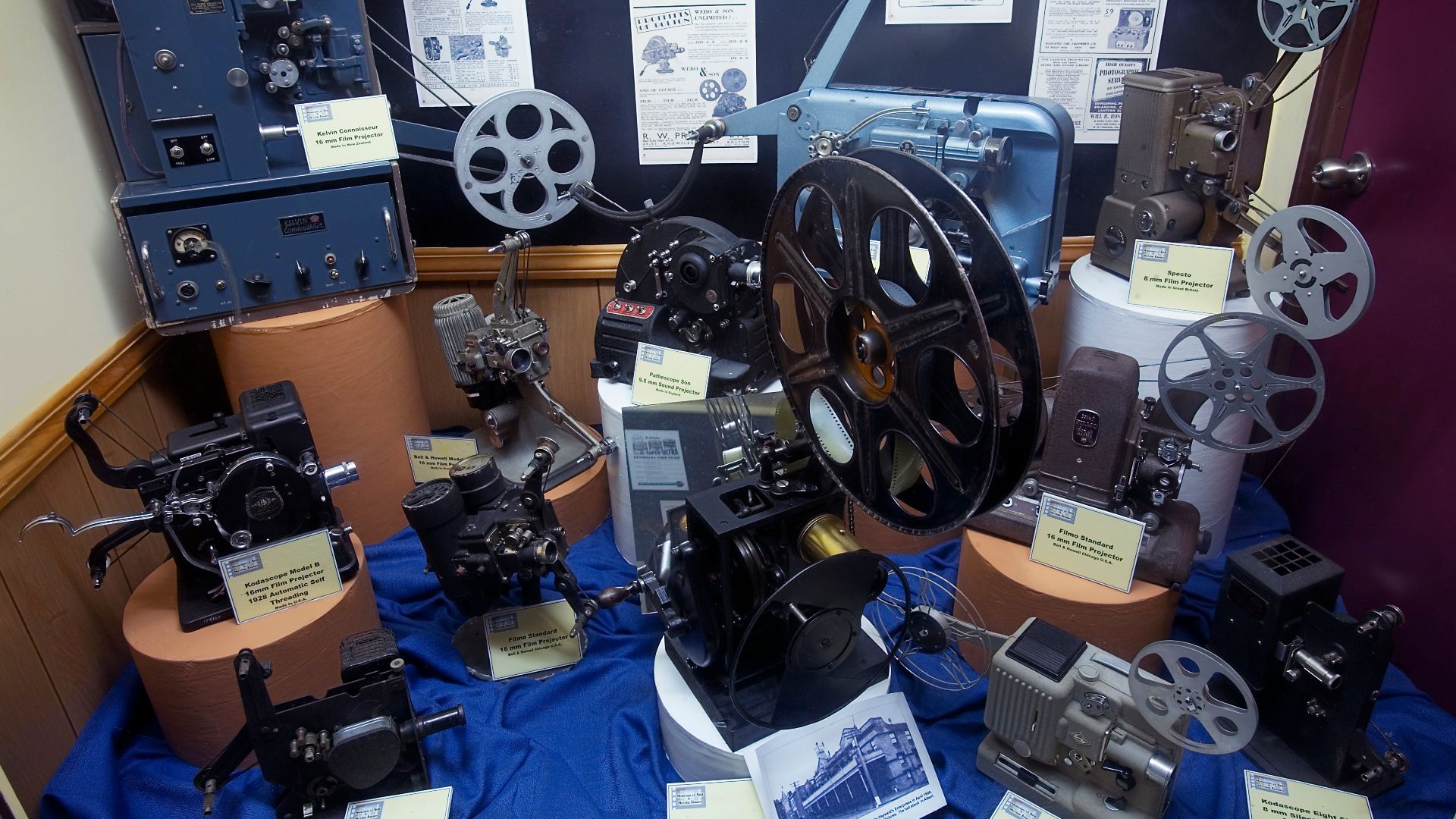 File:A display full of vintage film projectors and film memorabilia - 0735.jpg