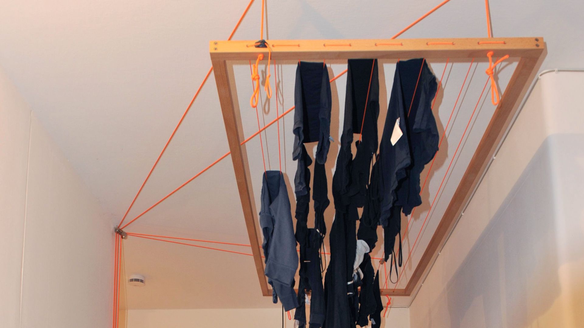 File:Modern hanging clothes horse with pulley system.jpg