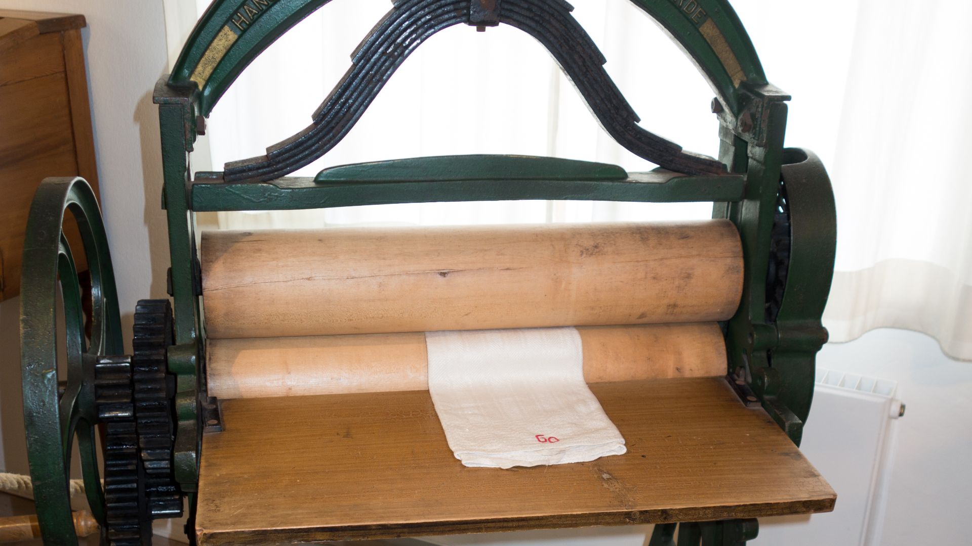 File:Antique mangle (28331655773).jpg