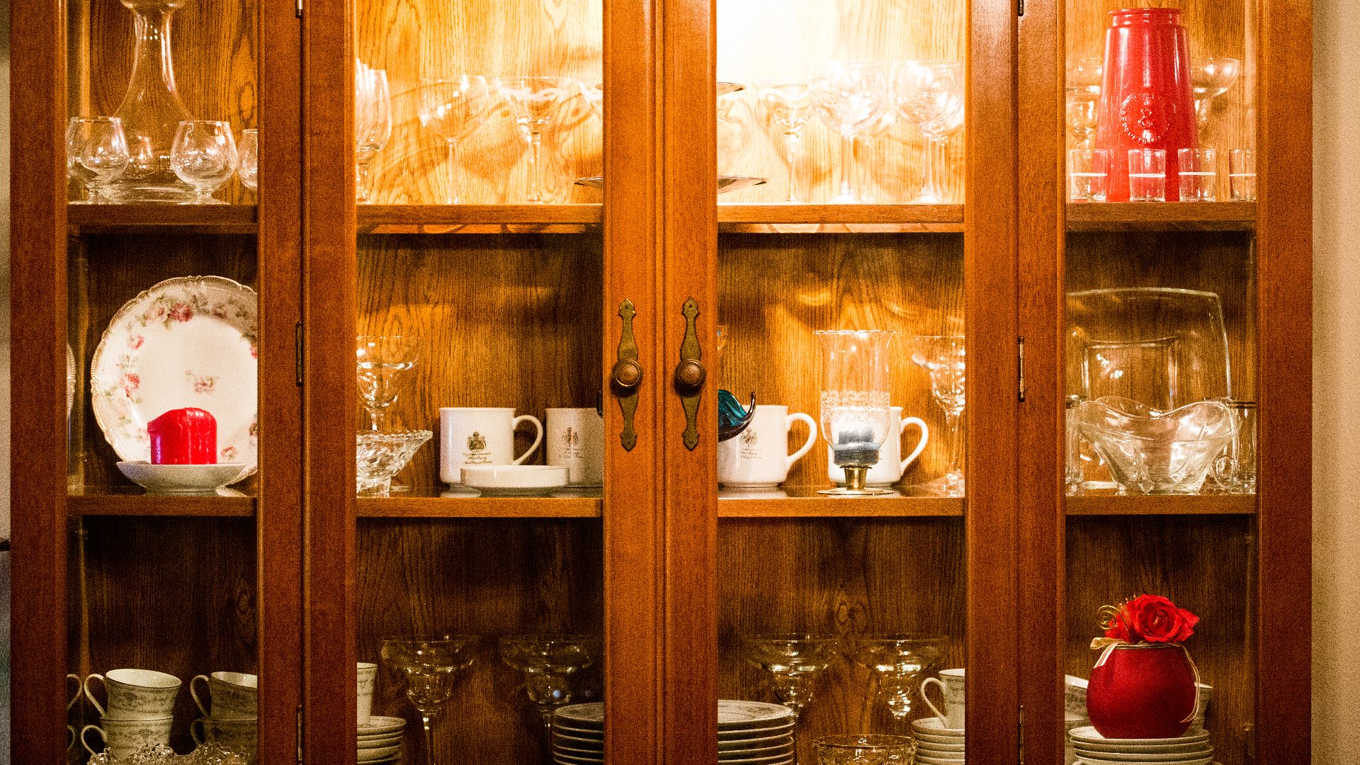 File:Red items in china cabinet.jpg