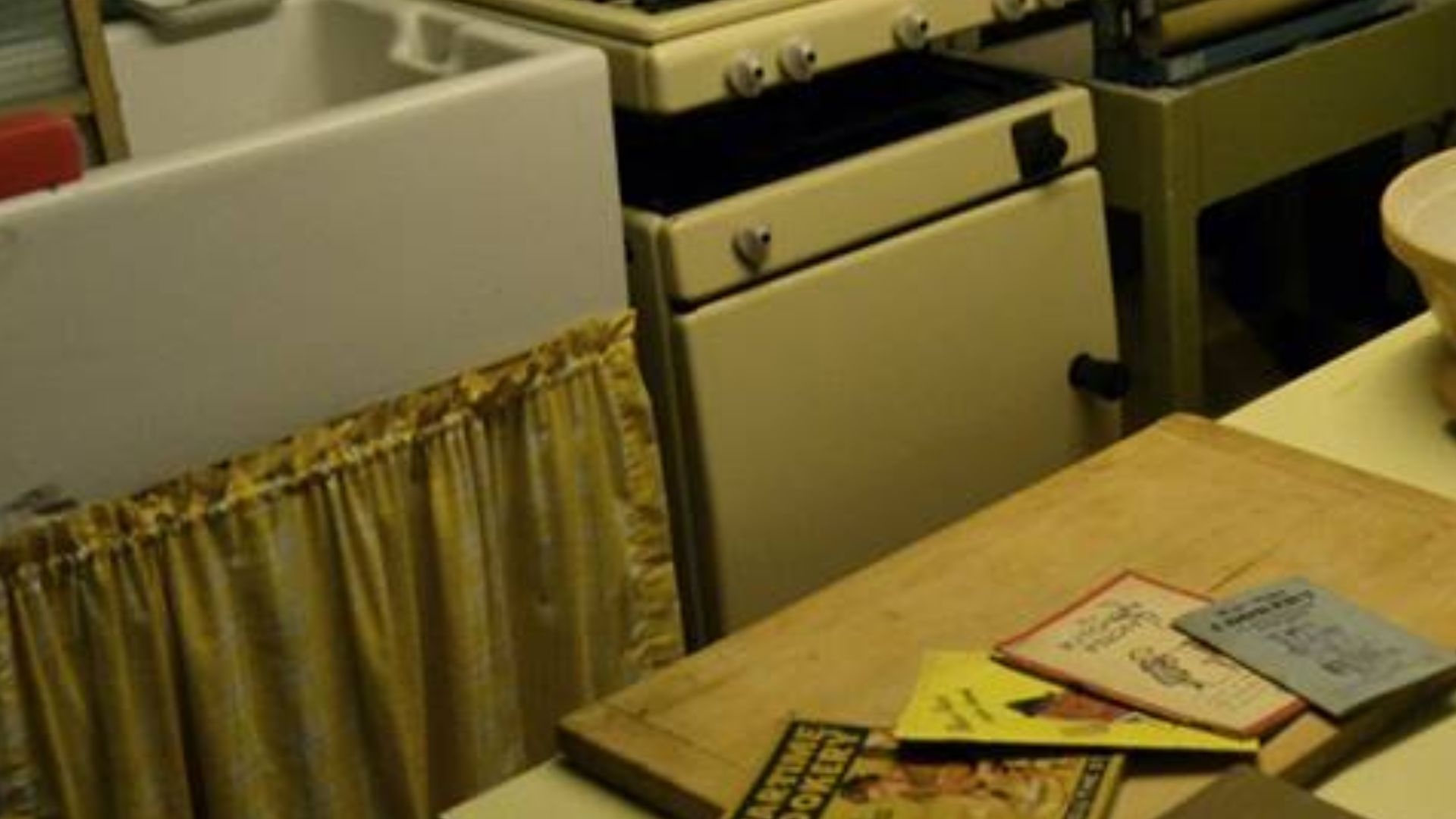 File:Blitz and Pieces Kitchen.jpg