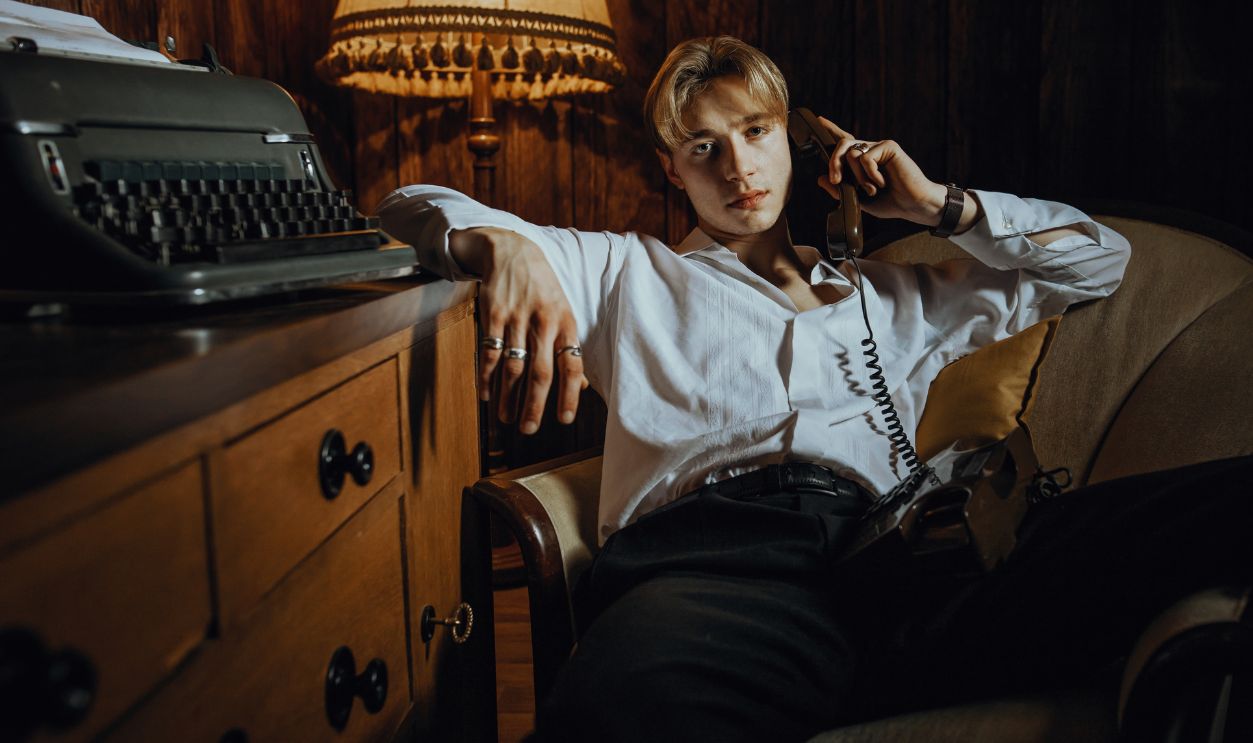 44 Hidden Details That Defined The Heart Of 1940s Living