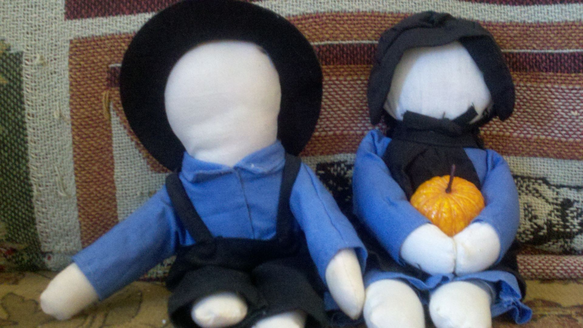 File:Amish Dolls.jpg