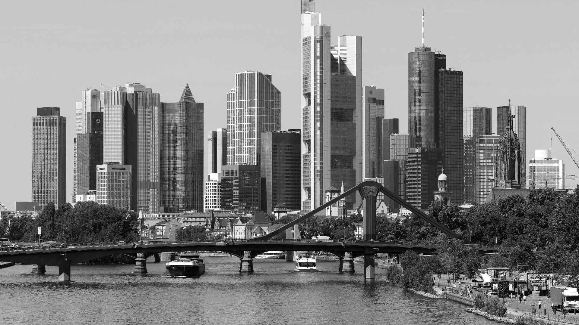 File:Skyline Frankfurt am Main 2015.jpg