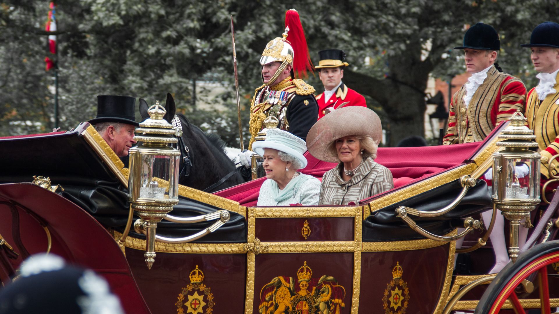File:Carriage with horses.jpg
