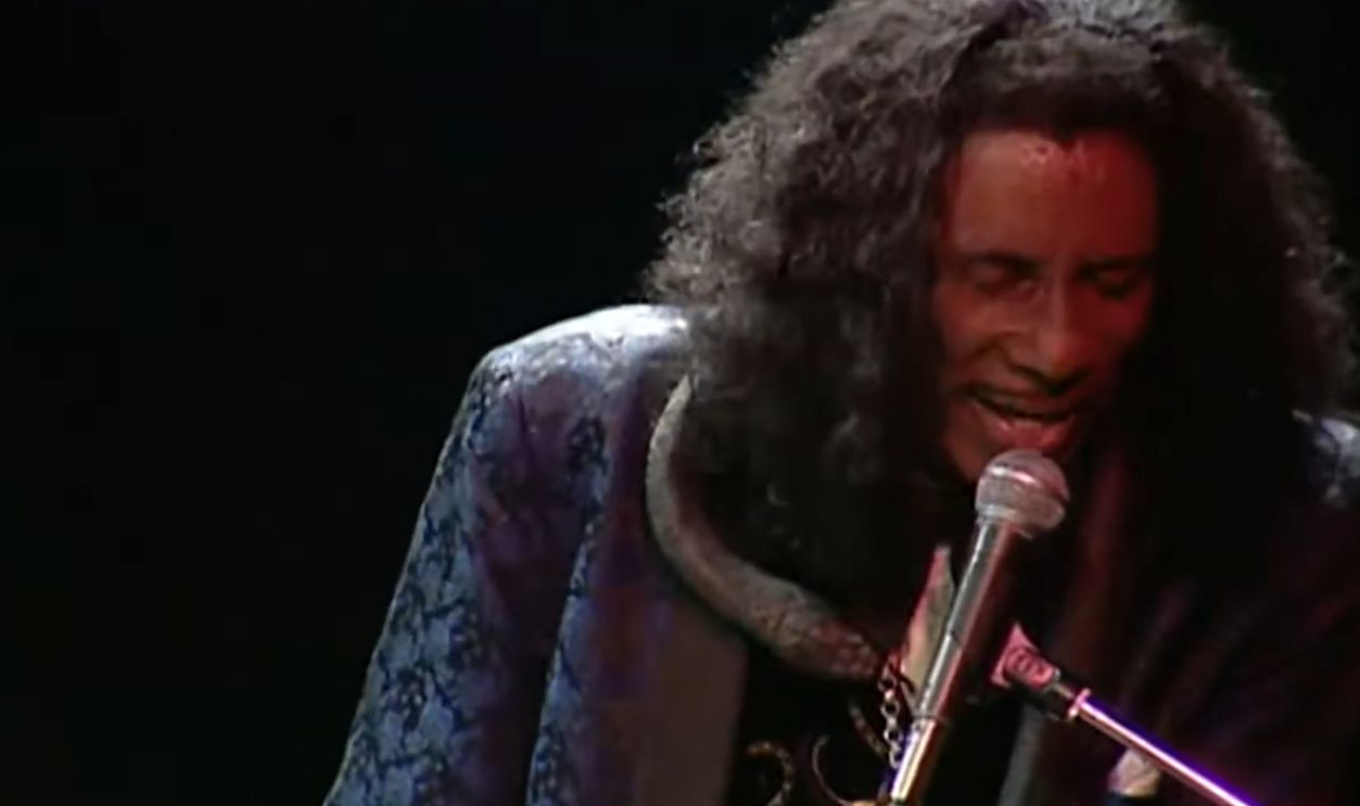 Screenshot from I Put a Spell on Me (2001)