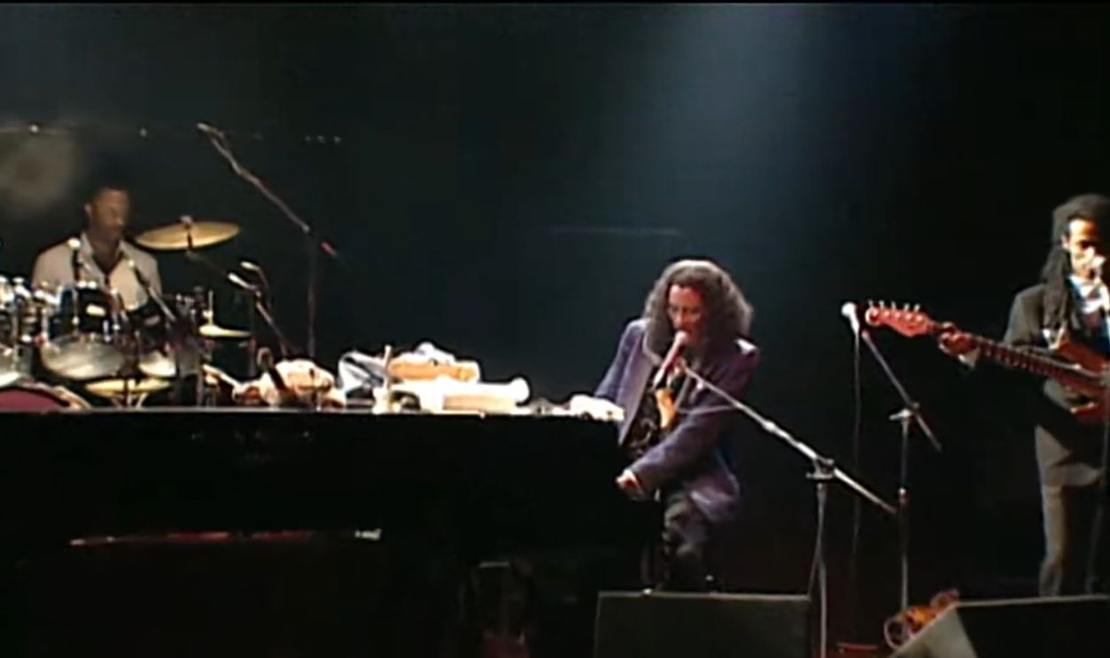 Screenshot from I Put a Spell on Me (2001)