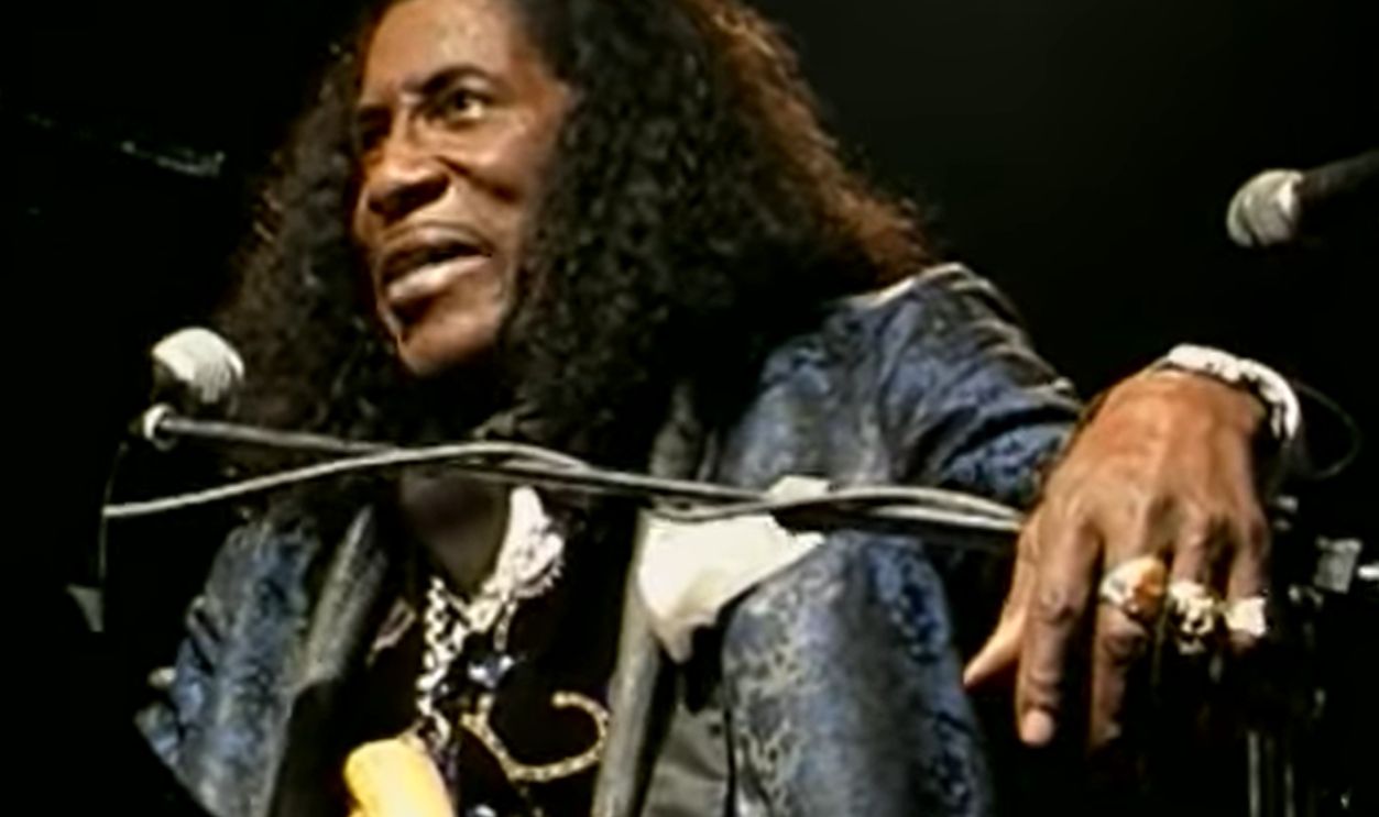 Screenshot from I Put a Spell on Me (2001)