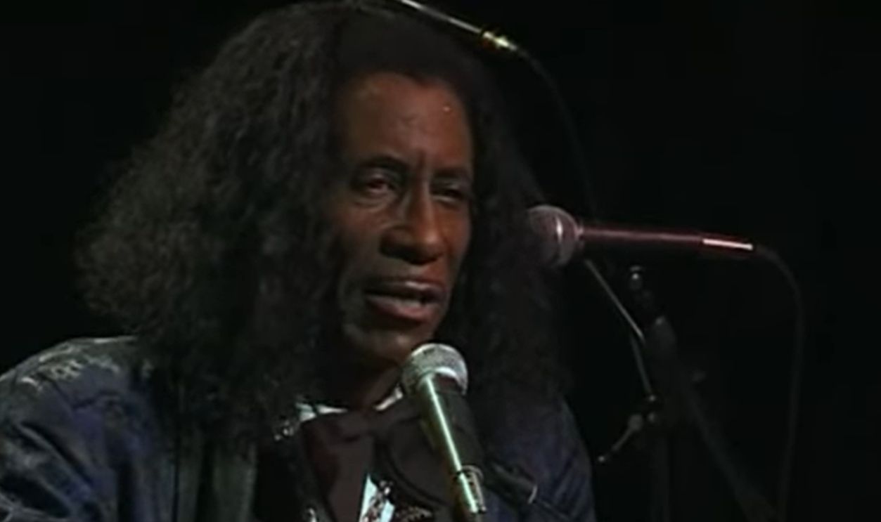 Screenshot from I Put a Spell on Me (2001)