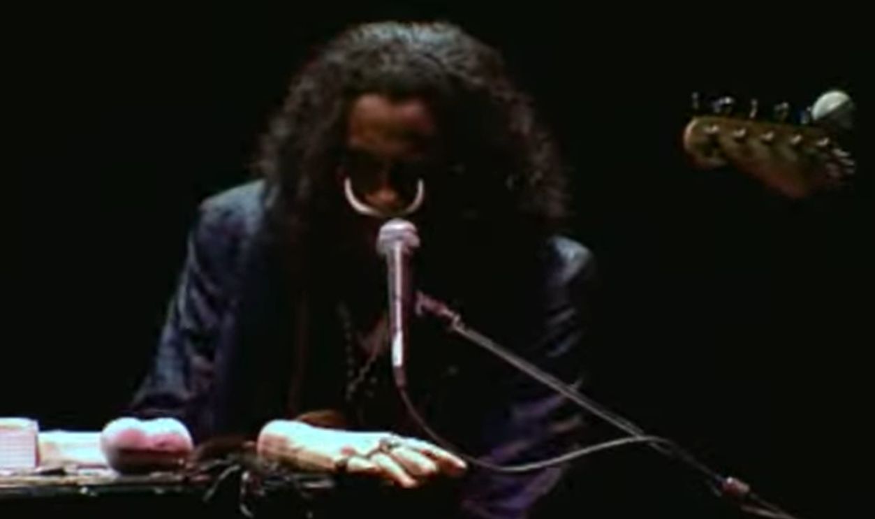 Screenshot from I Put a Spell on Me (2001)