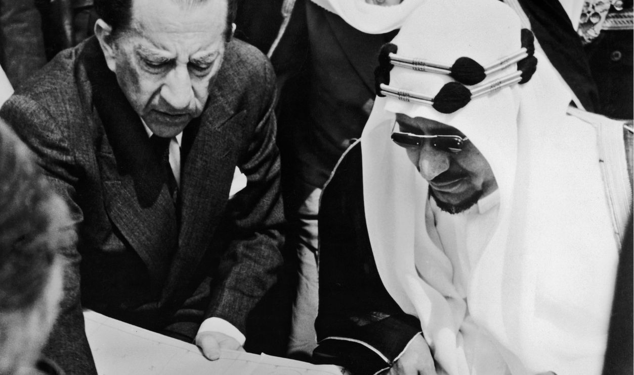 American oil magnate J. Paul Getty (1892 – 1976) points out the town of Al Wafrah on a map of southern Kuwait to King Saud bin Abdul Aziz of Saudi Arabia (1902 - 1969), 1954.