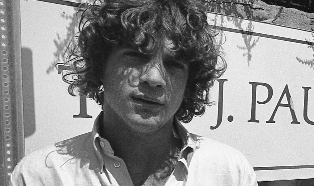 ohn Paul Getty III, grandson of billionaire Paul Getty, stands with two friends in front of entrance to the Getty Villa Museum in Santa Monica, circa 1979