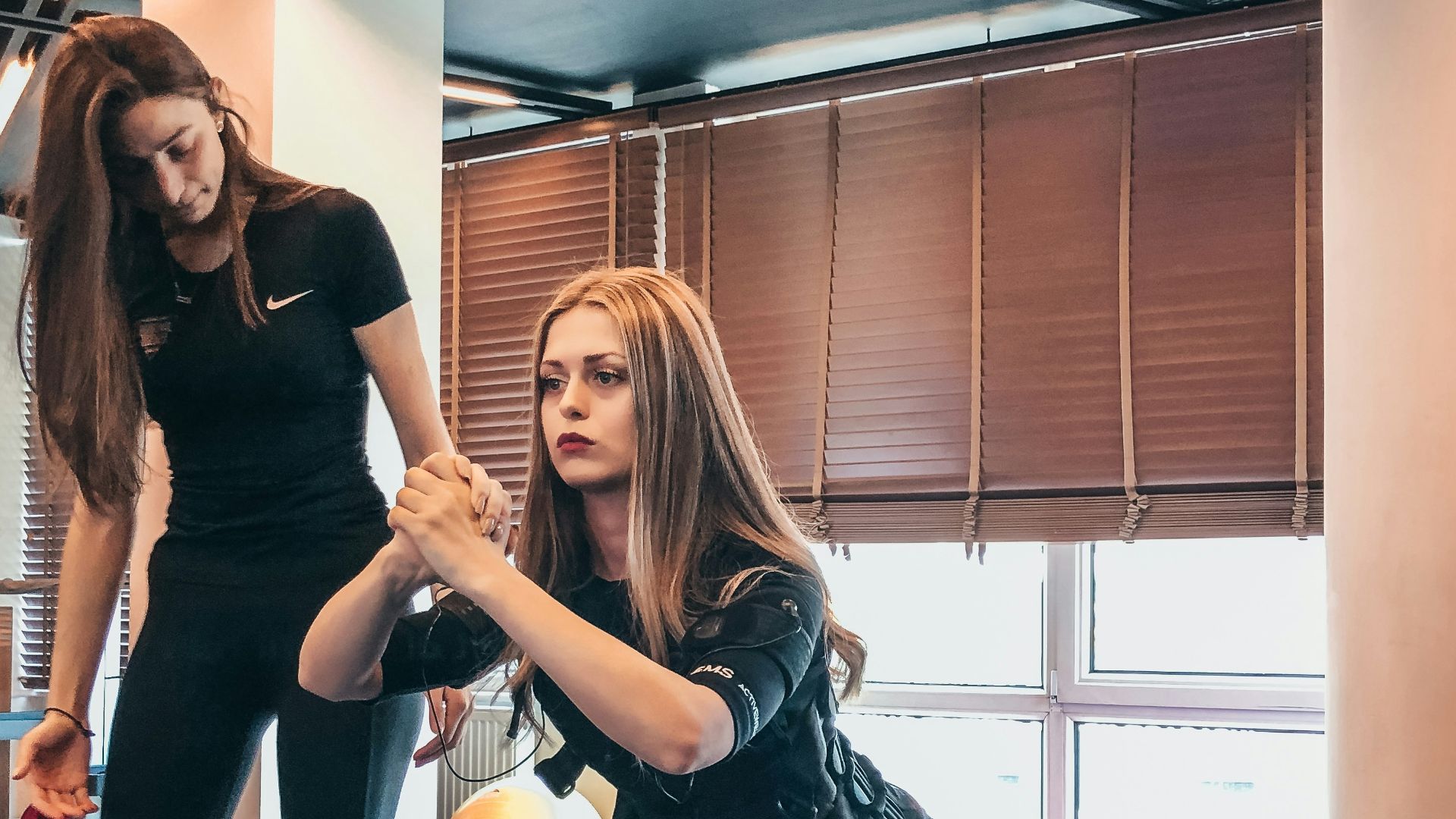 women's black crew-neck shirt