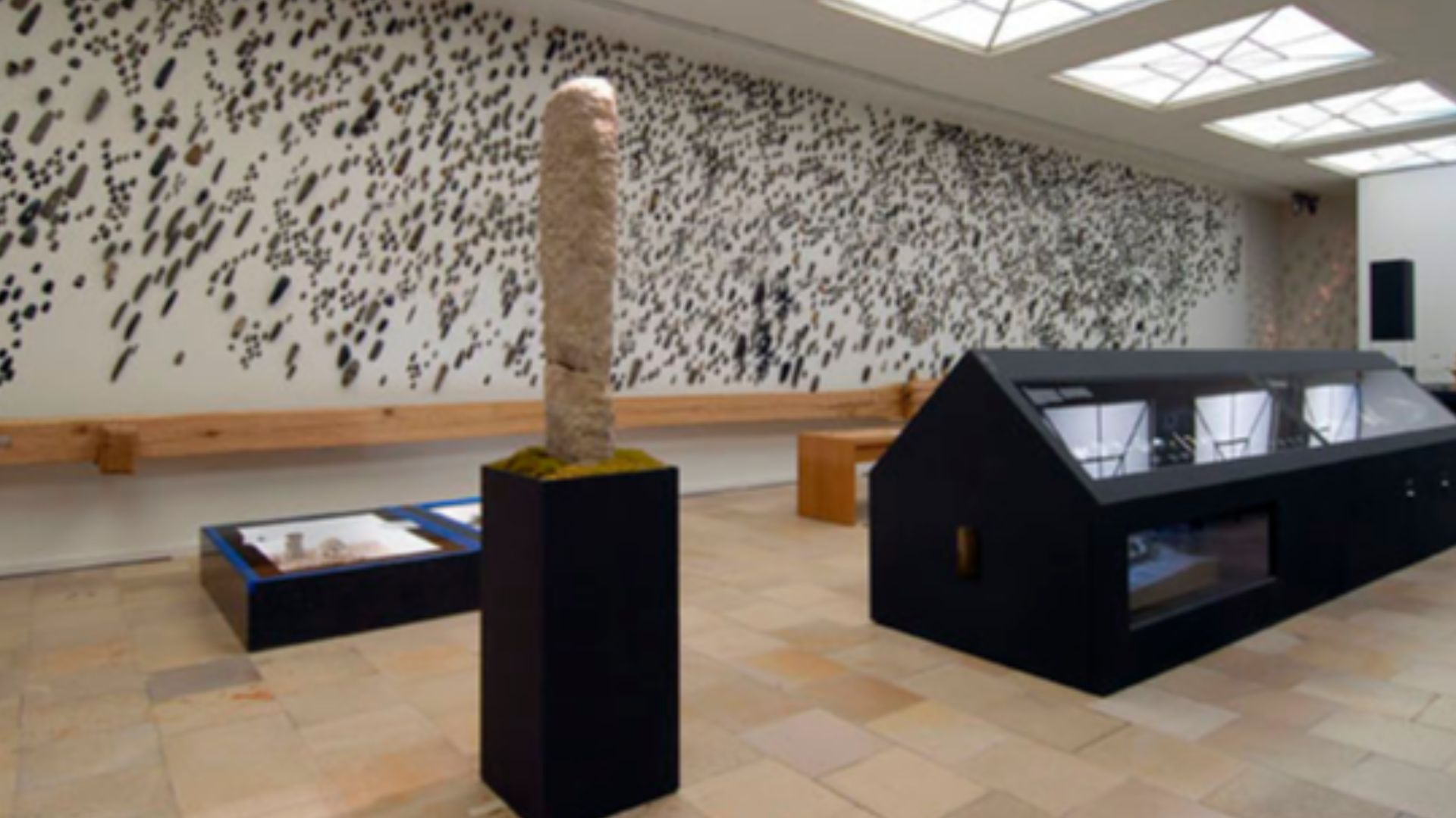 File:Dauerausstellung Neolithikum, Landesmuseum für Vorgeschichte Sachsen-Anhalt.jpg