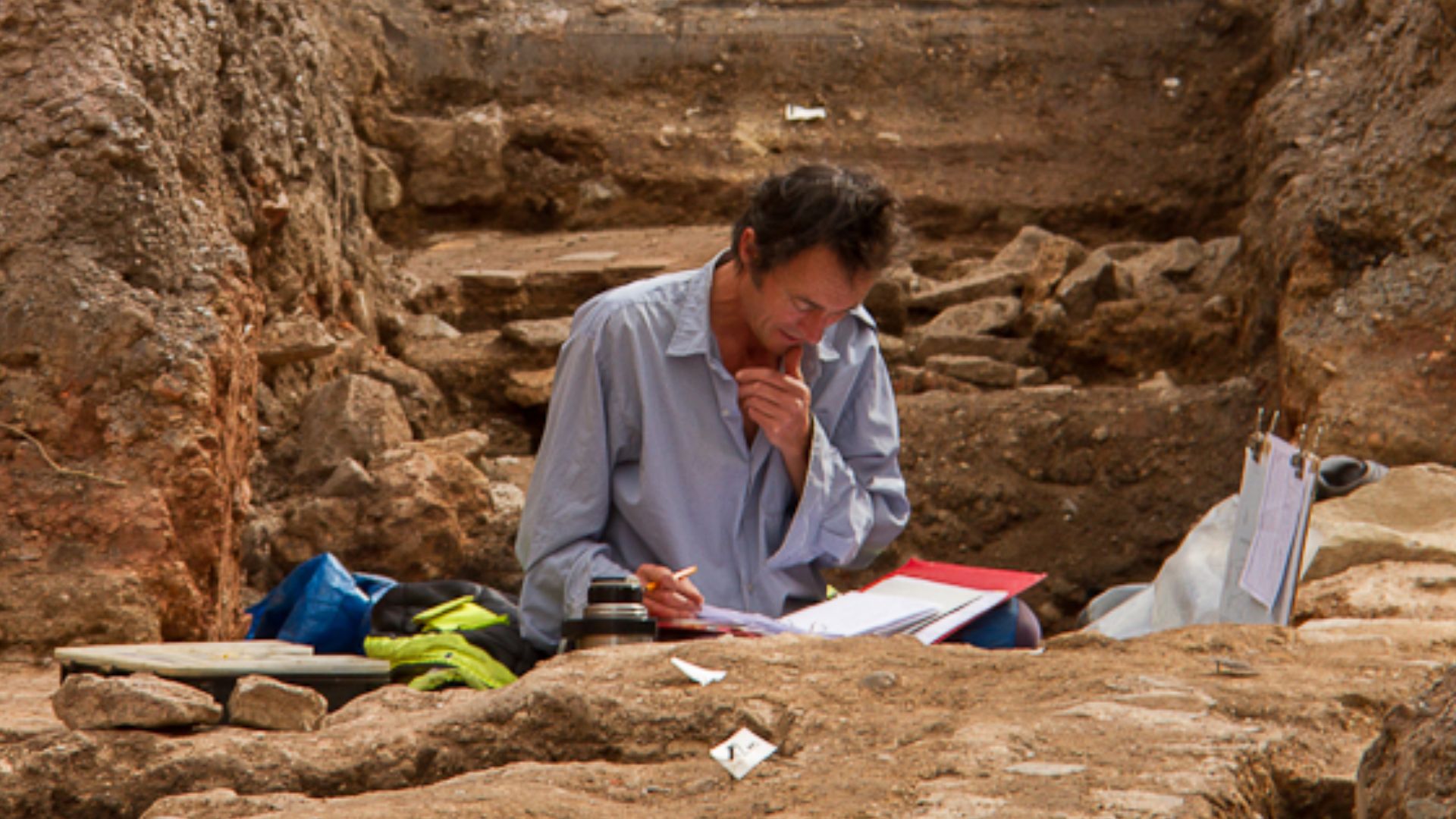File:Archaeologist working in Trench.jpg