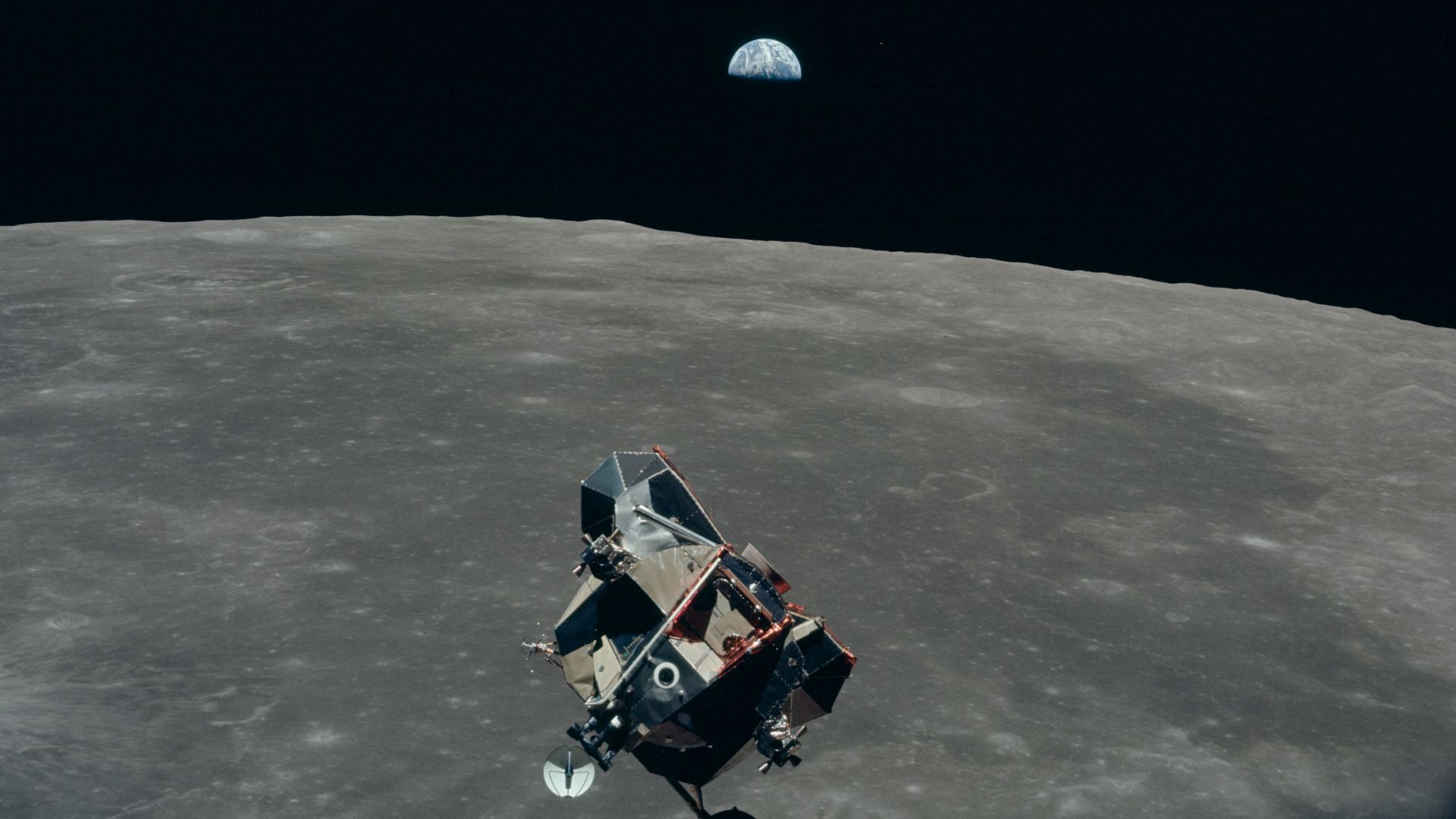File:Earth, Moon and Lunar Module, AS11-44-6643 c.jpg