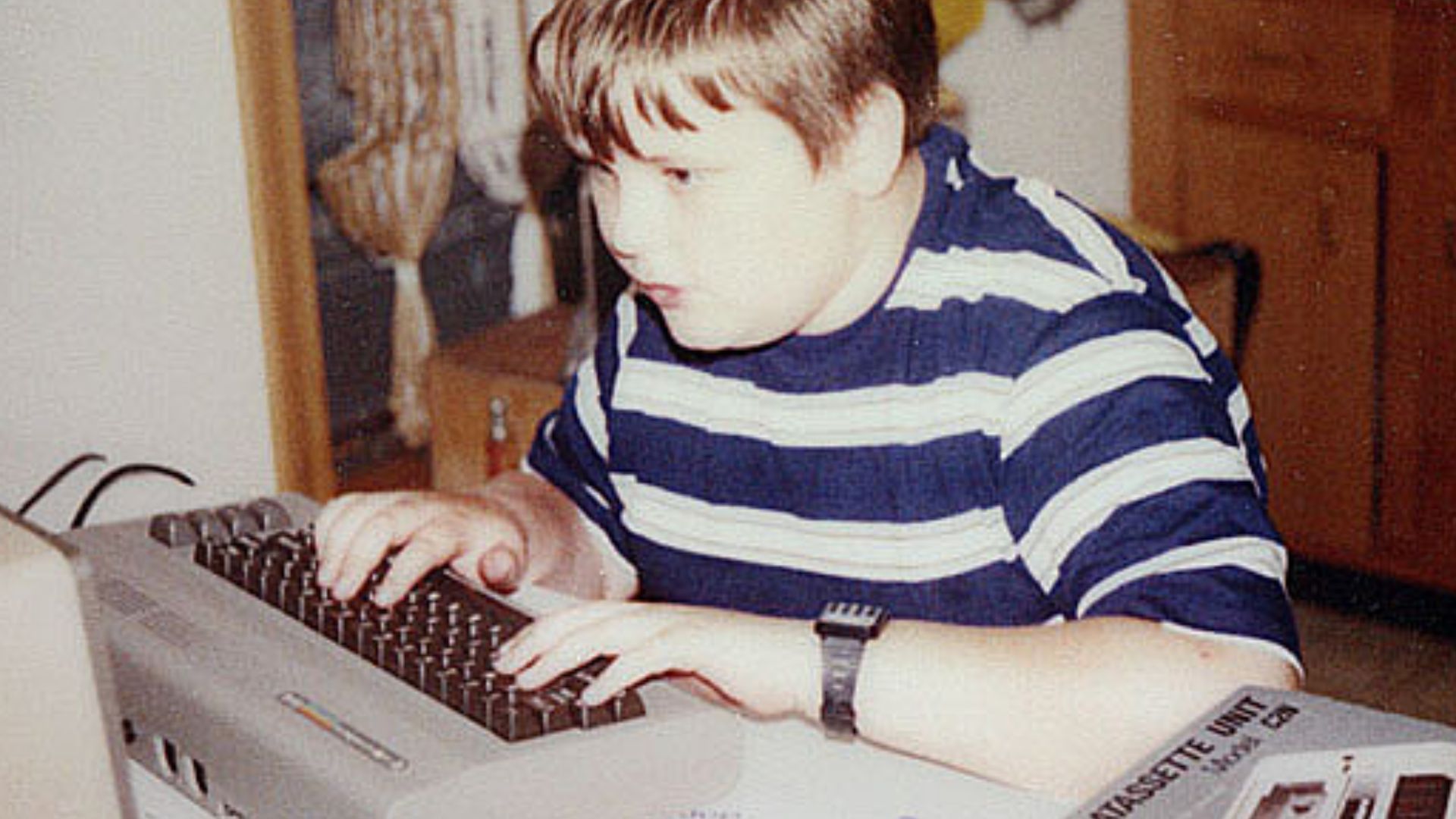 File:Fatty McStripeyshirt and the Commodore 64 (3058719137).jpg