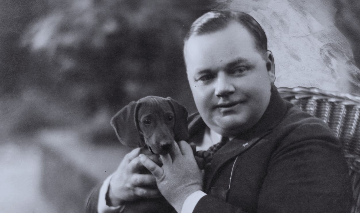 Gettyimages - 152159374, Roscoe 'Fatty' Arbuckle Roscoe 'Fatty' Arbuckle publicity portrait, Circa 1930.