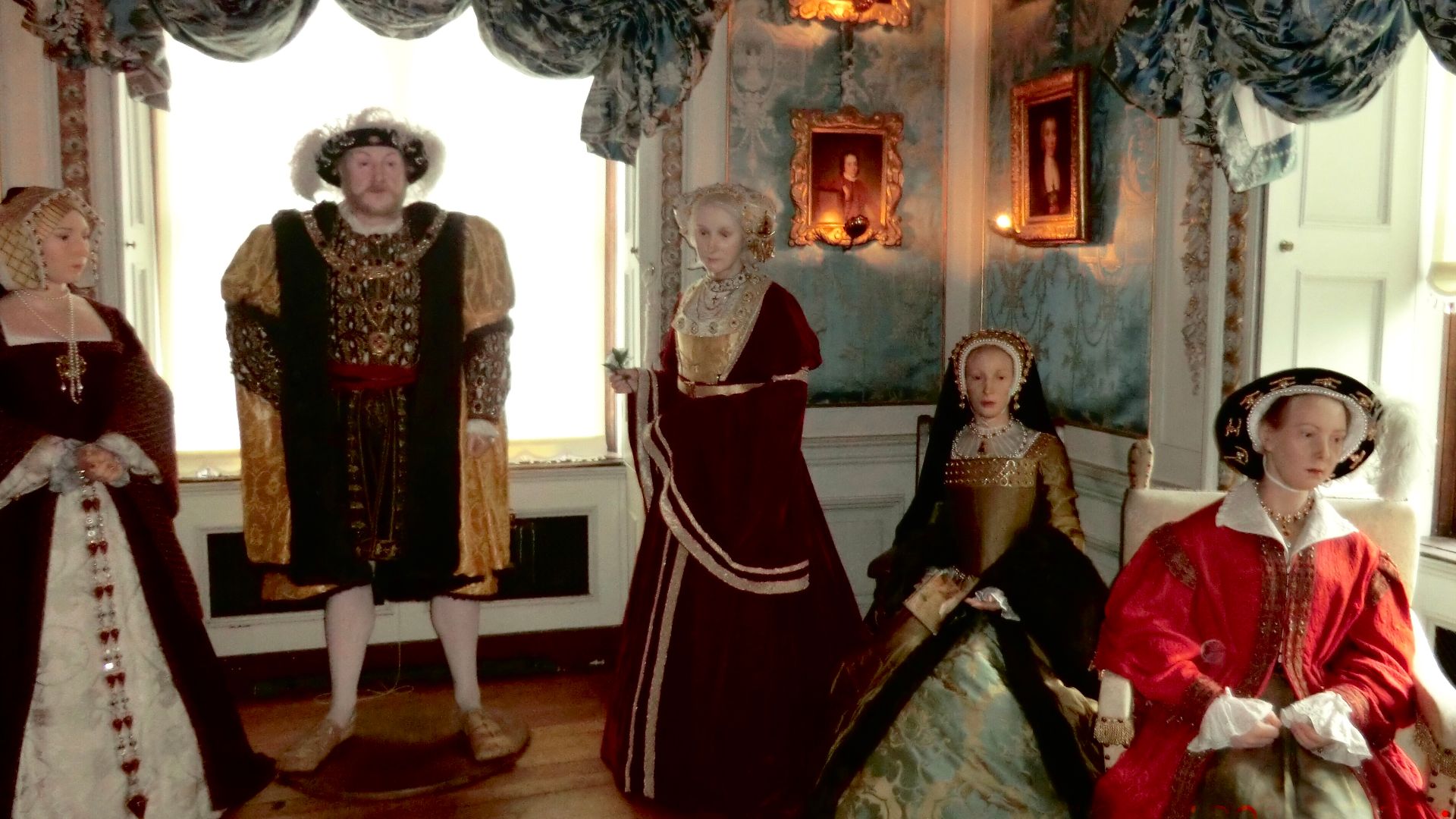 File:Henry VIII and wives at Warwick Castle - panoramio.jpg