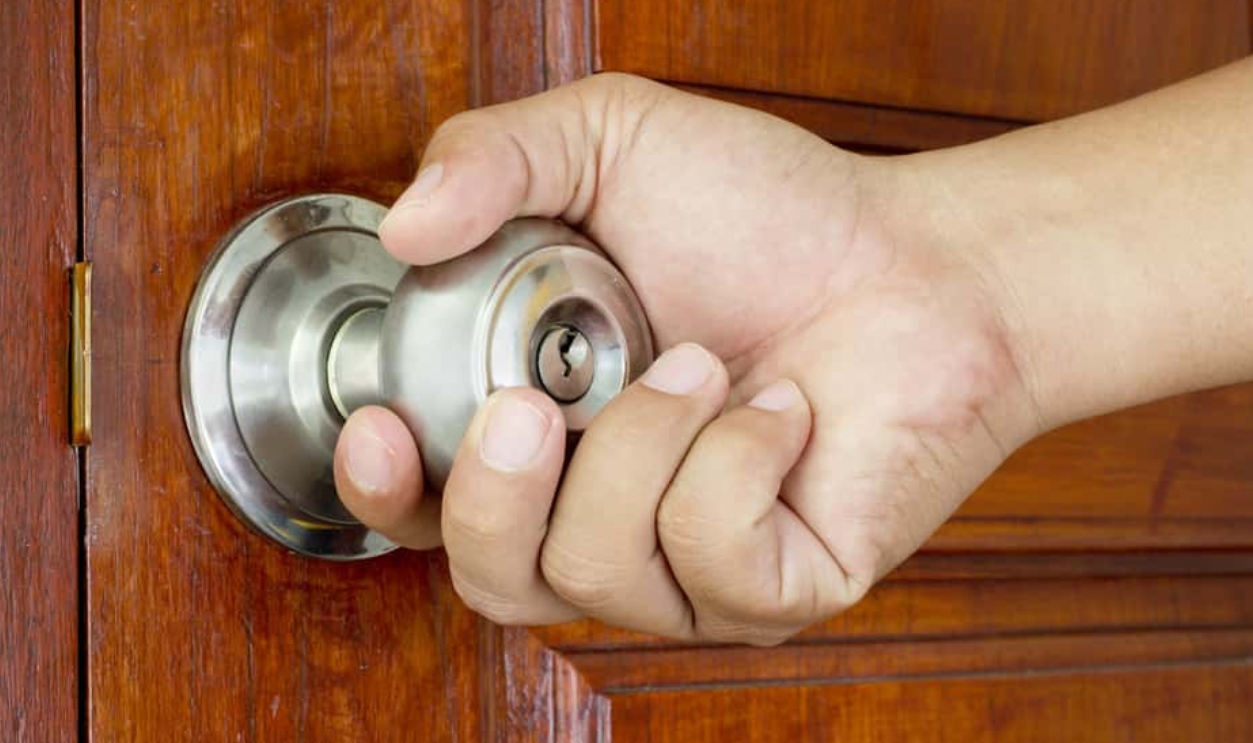 Opening Door Knob, Shutterstock, 314088086