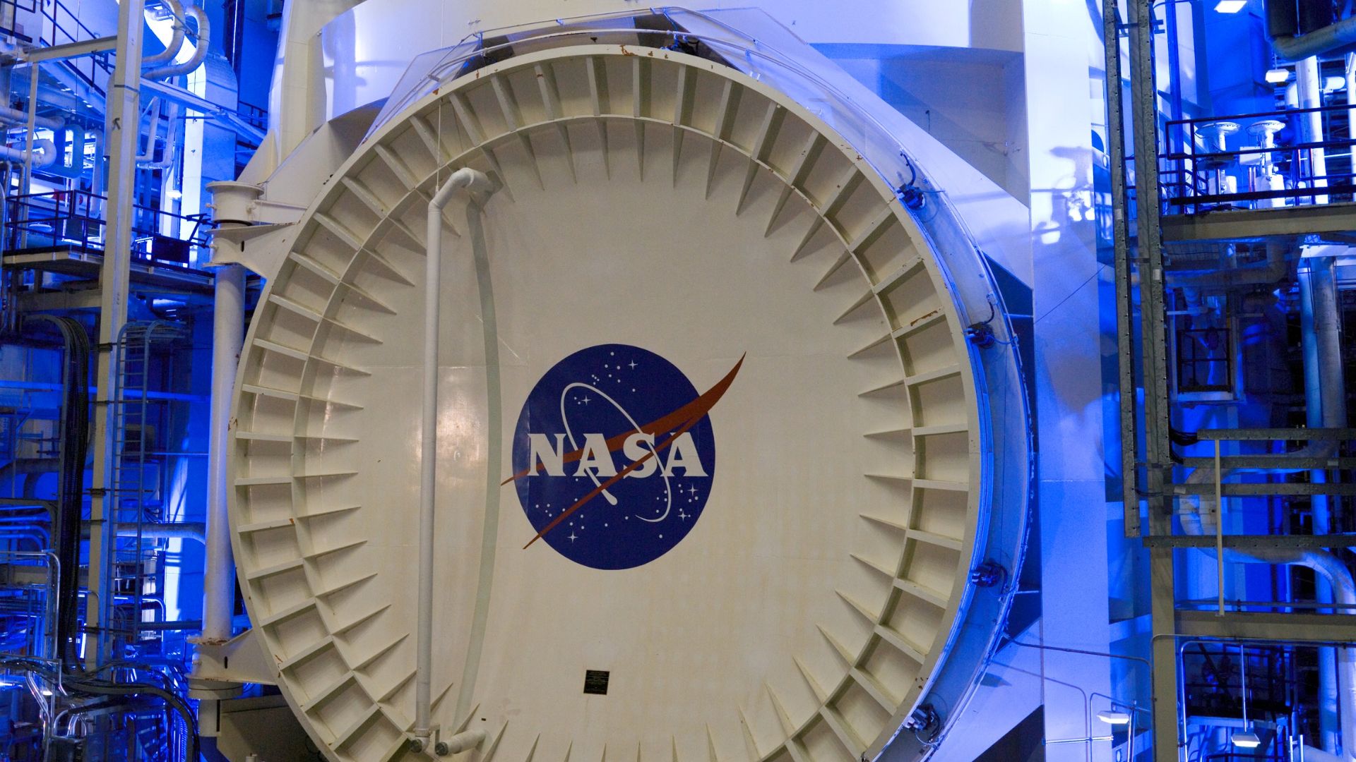 File:Thermal Vacuum Test Chamber A with Door Closed.jpg